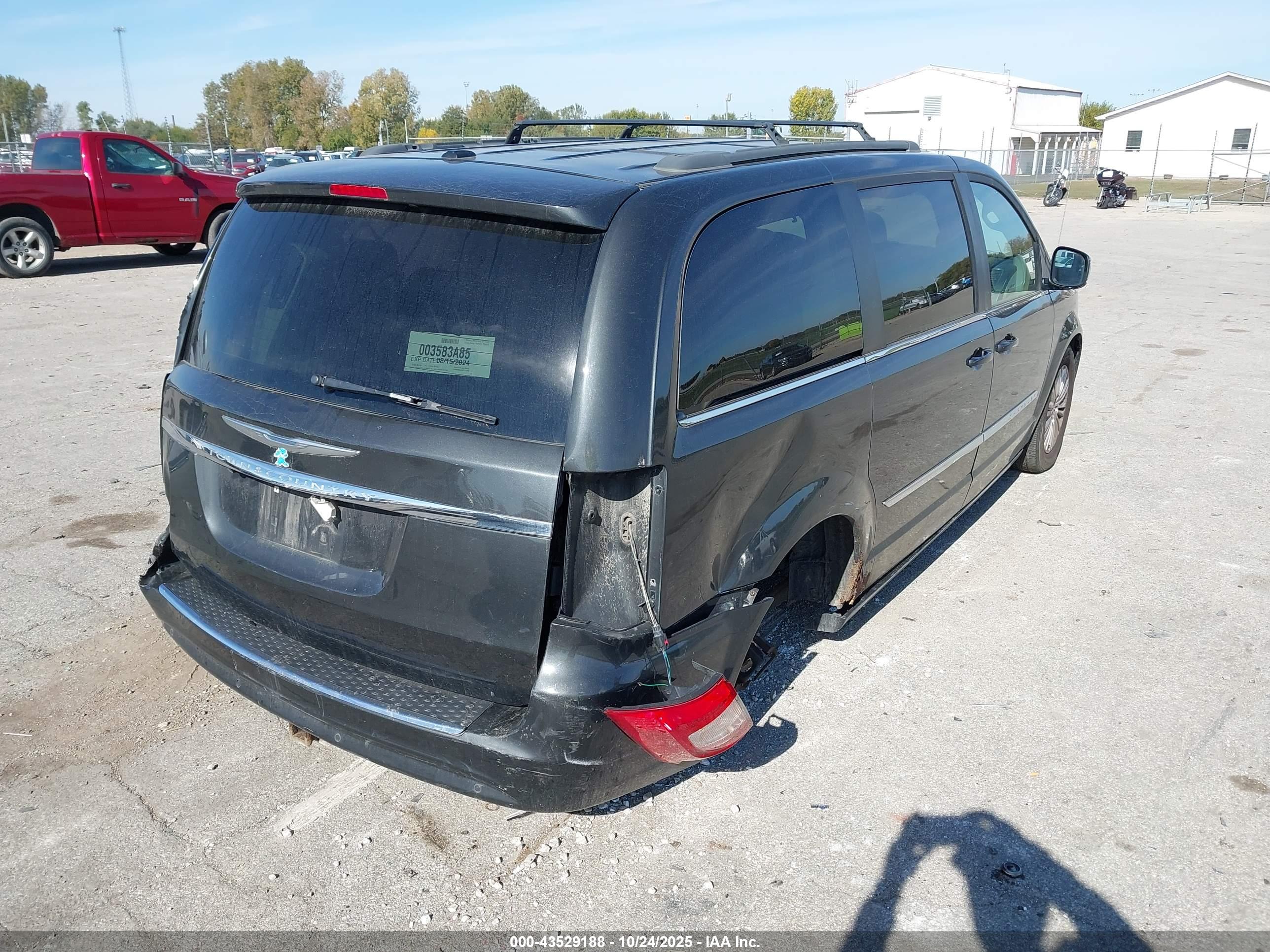 CHRYSLER TOWN image 4