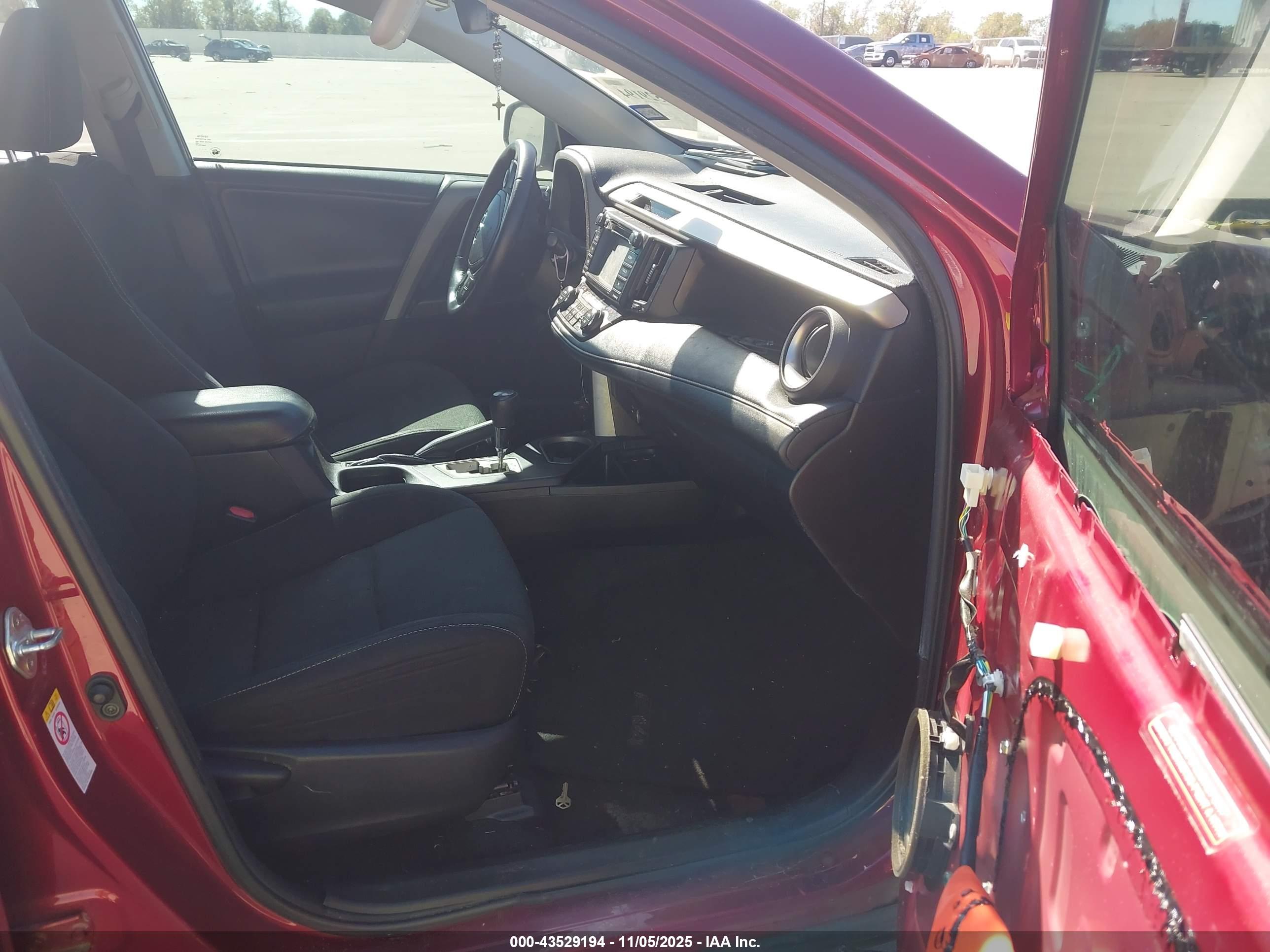 TOYOTA RAV4 image 5