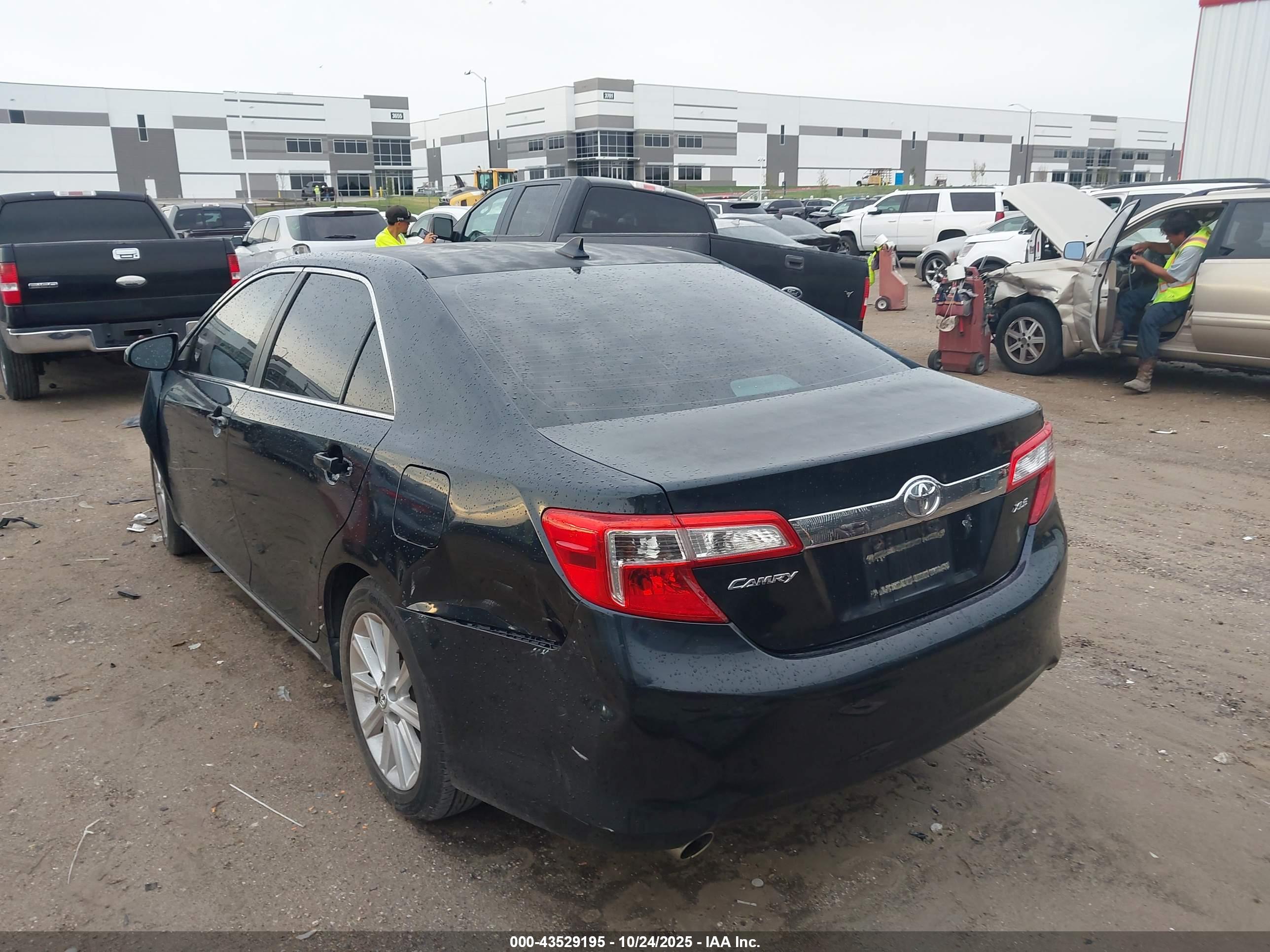 TOYOTA CAMRY image 3