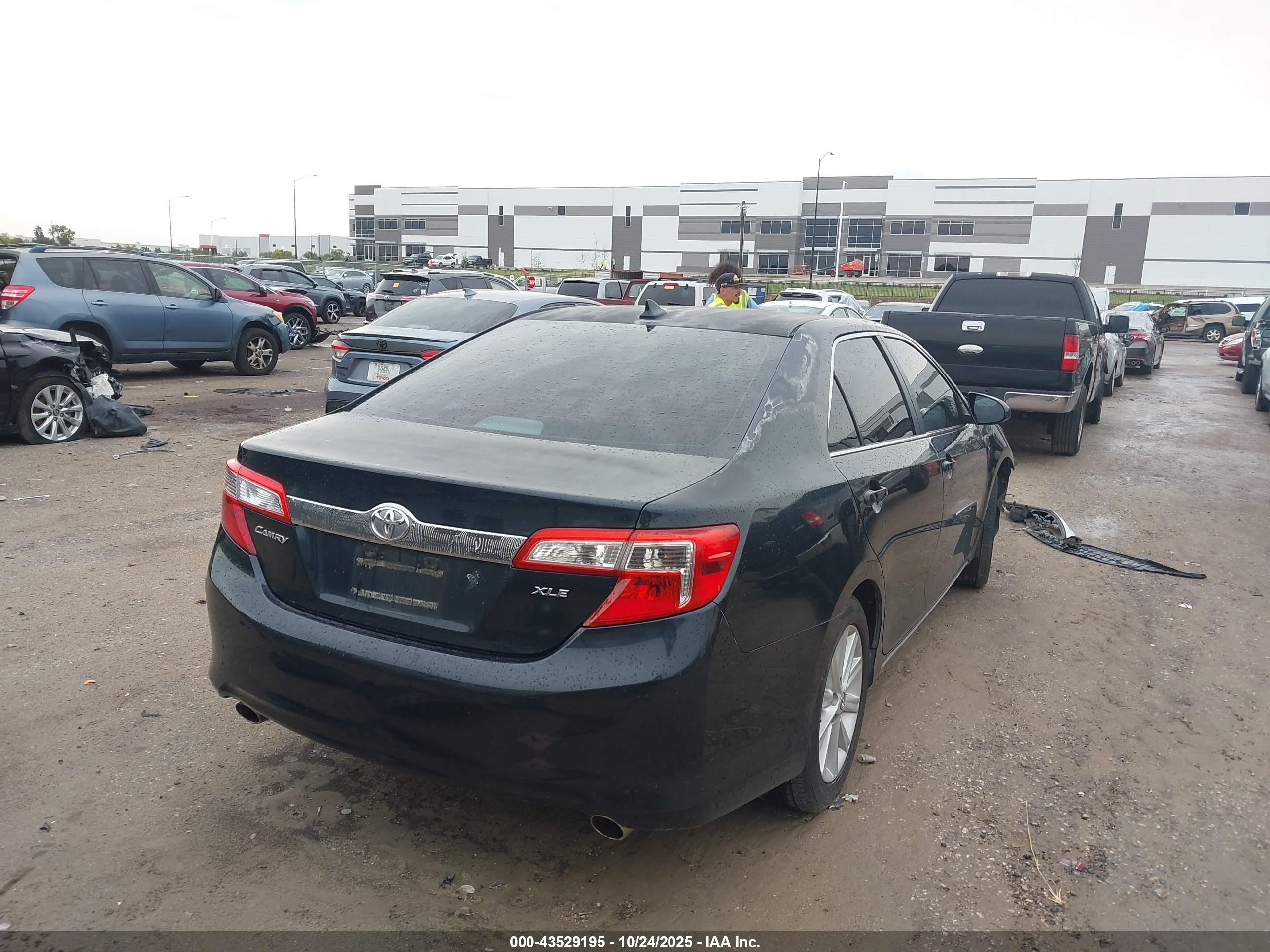 TOYOTA CAMRY image 4