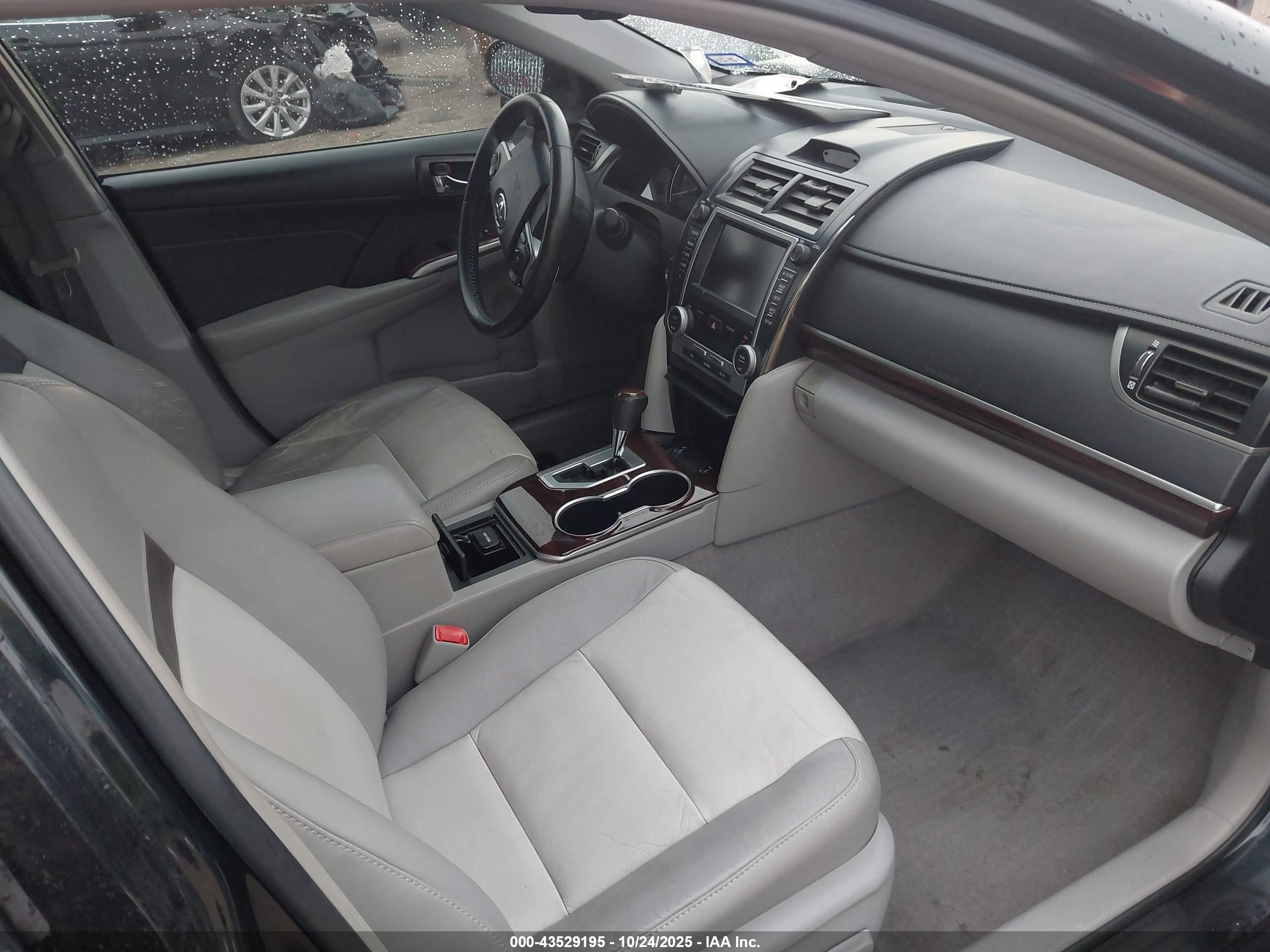 TOYOTA CAMRY image 5