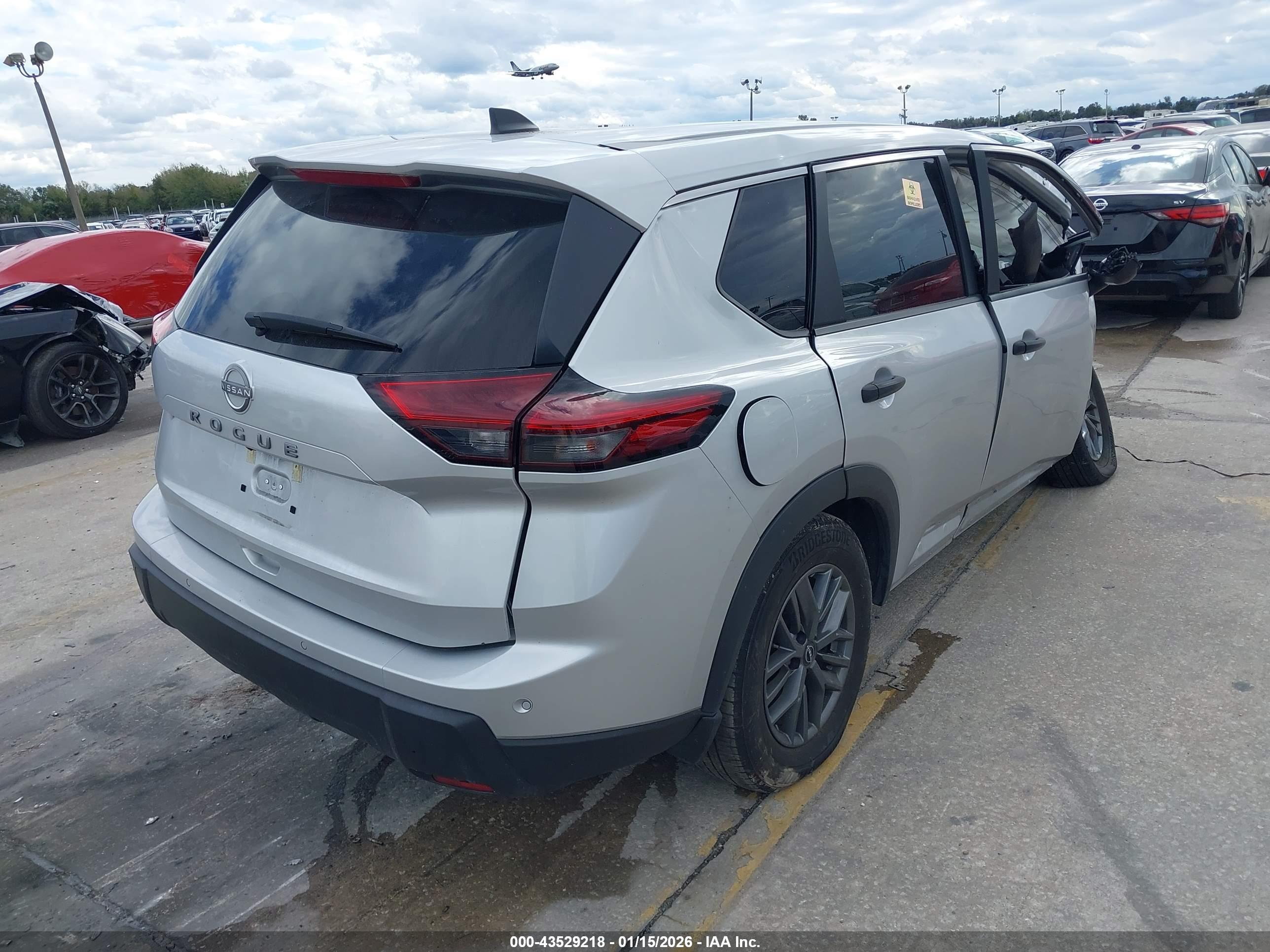 NISSAN ROGUE image 4