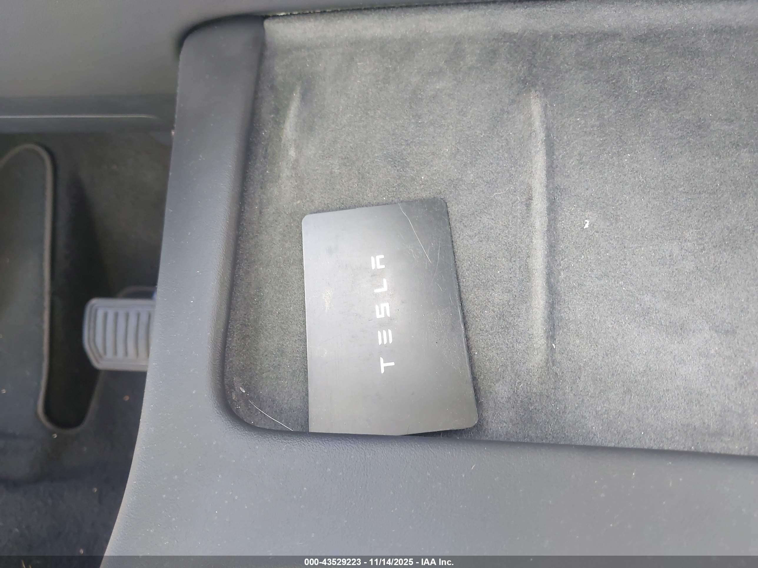 TESLA MODEL image 11