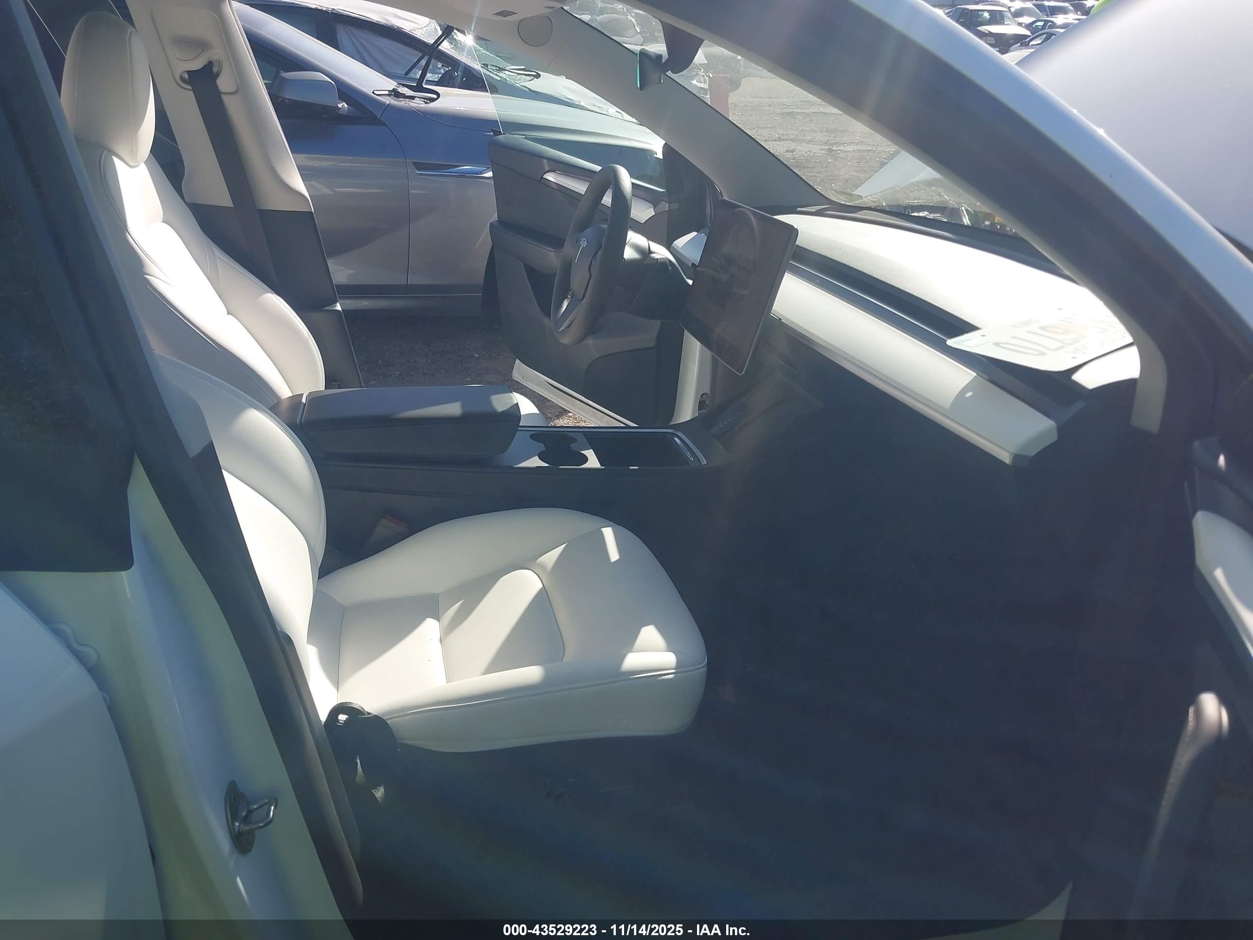 TESLA MODEL image 5