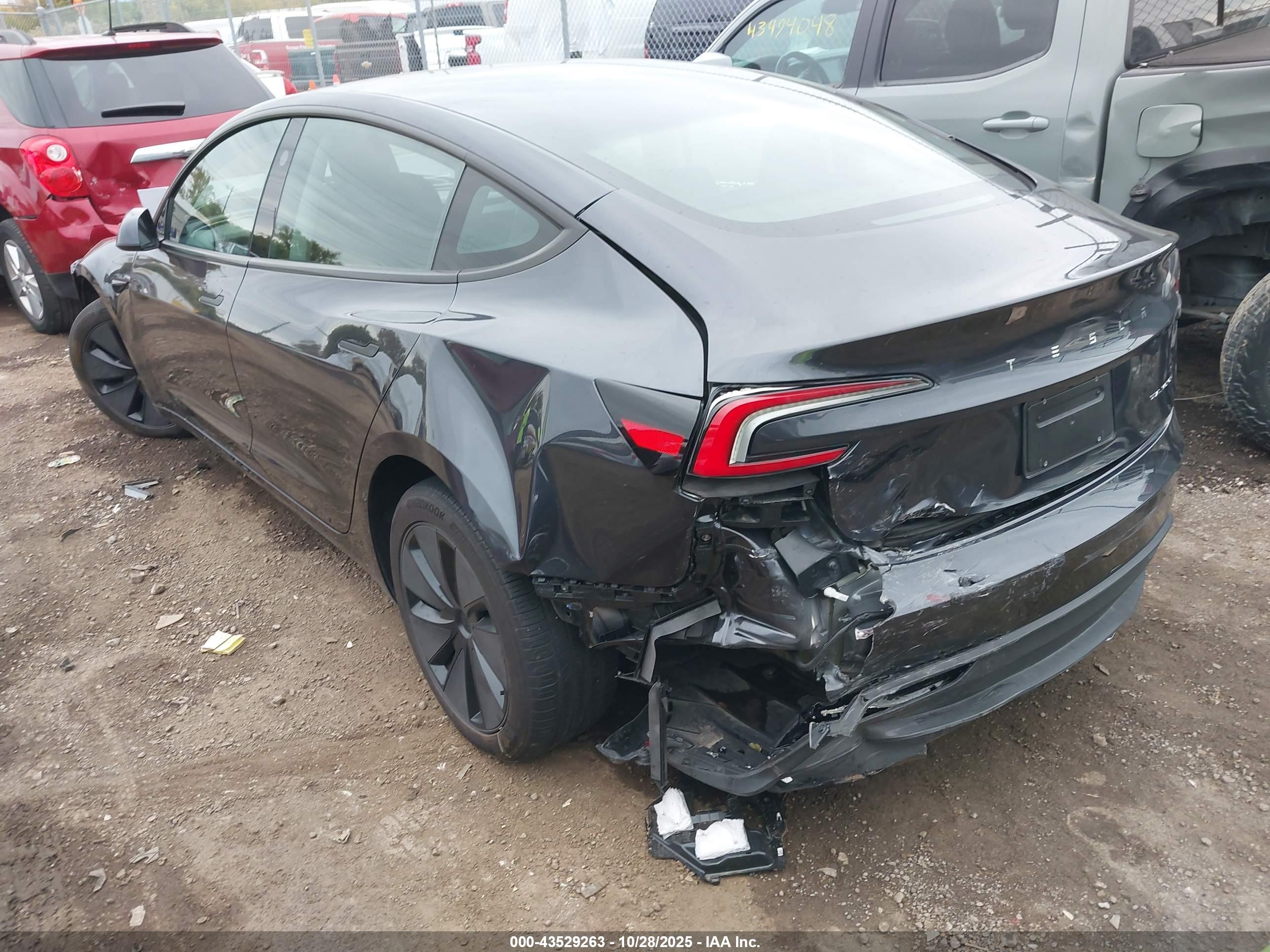 TESLA MODEL image 3