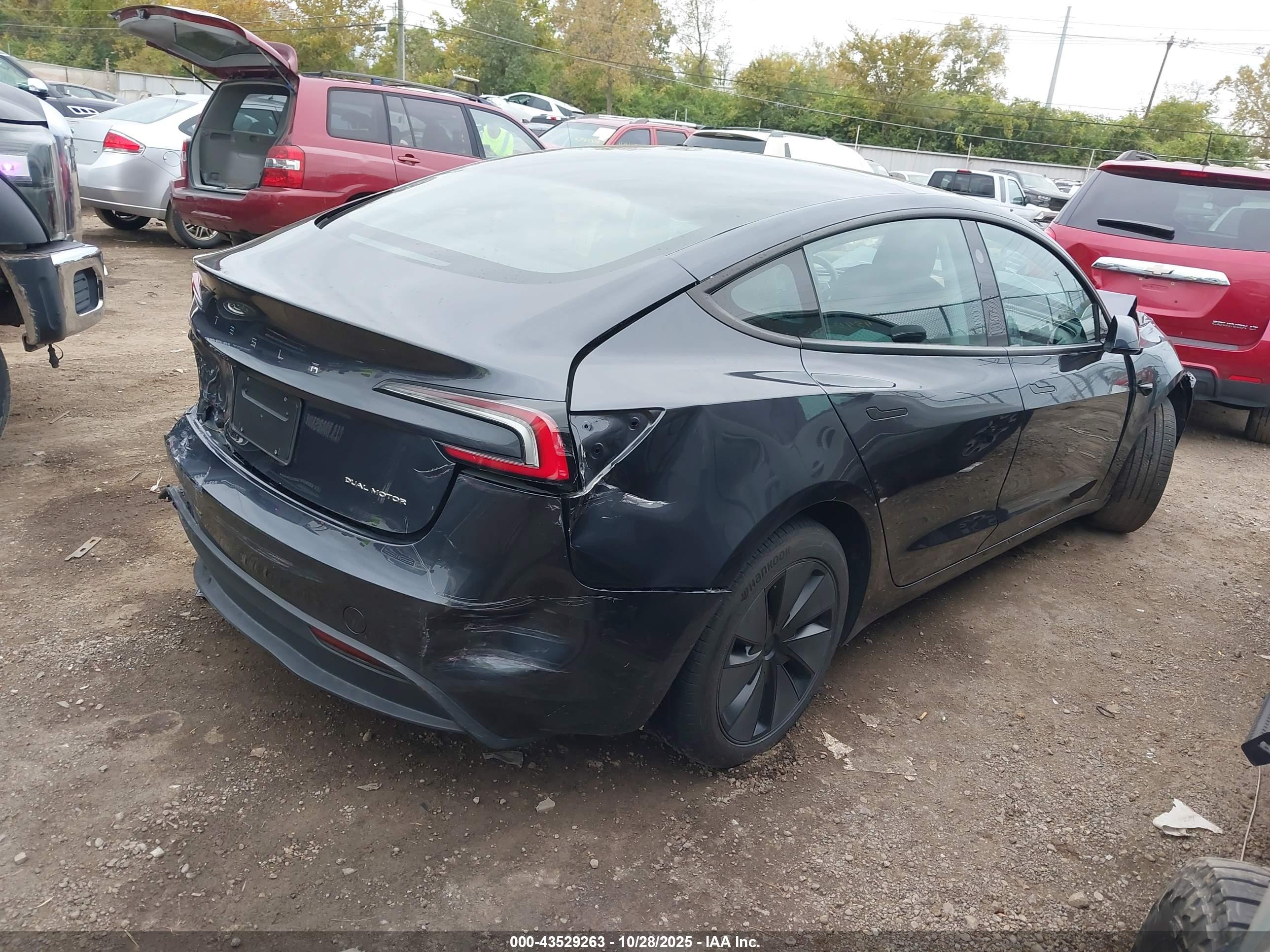 TESLA MODEL image 4