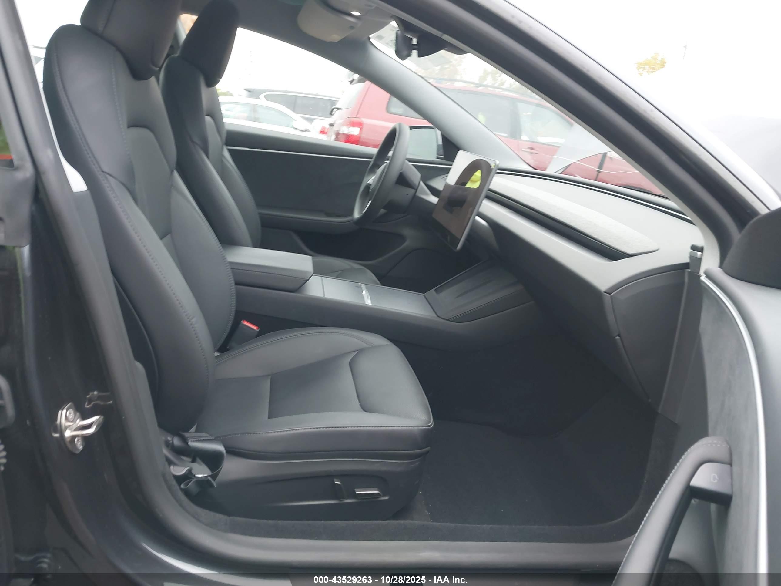 TESLA MODEL image 5