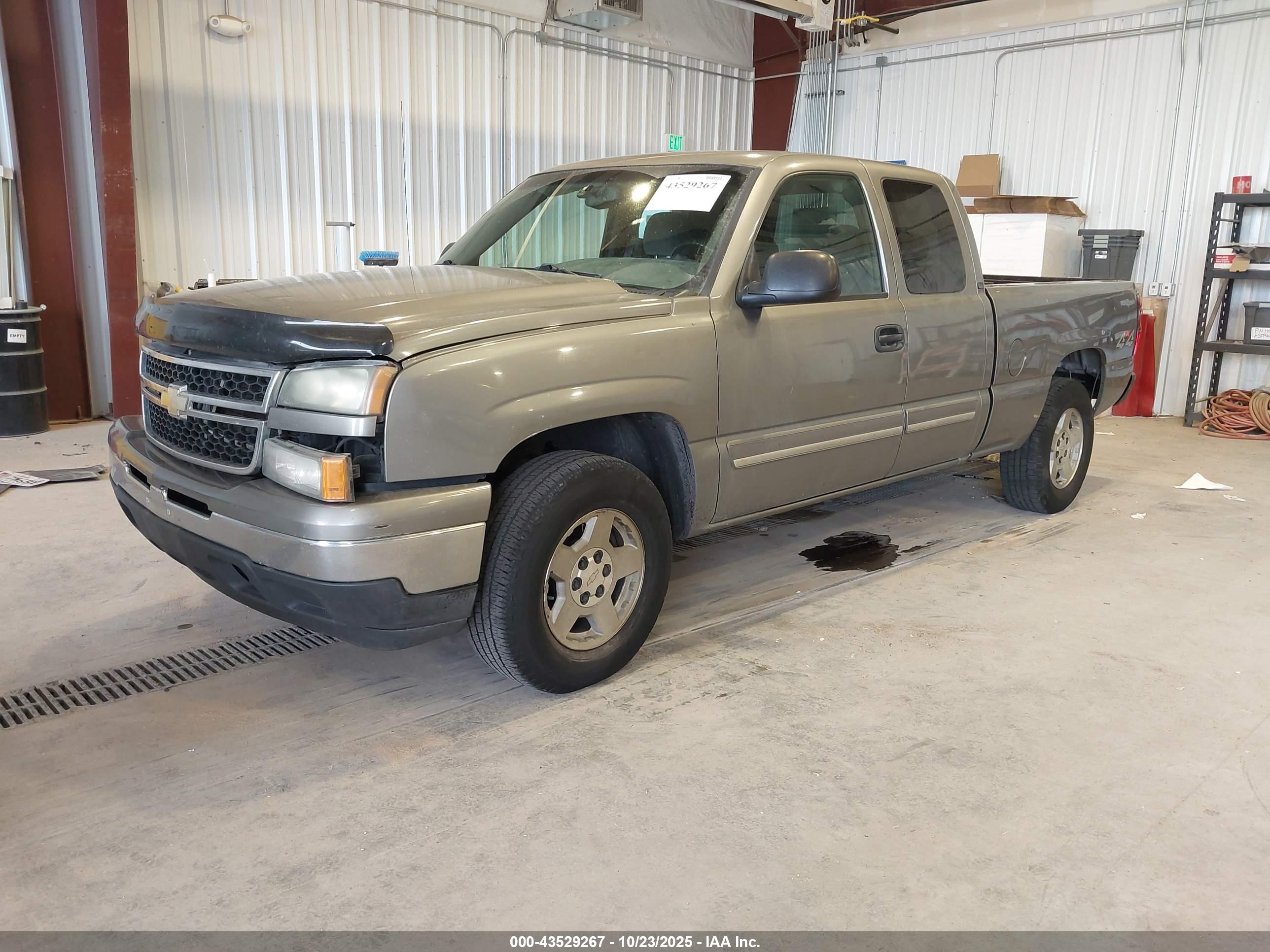 CHEVROLET SILVERADO image 2