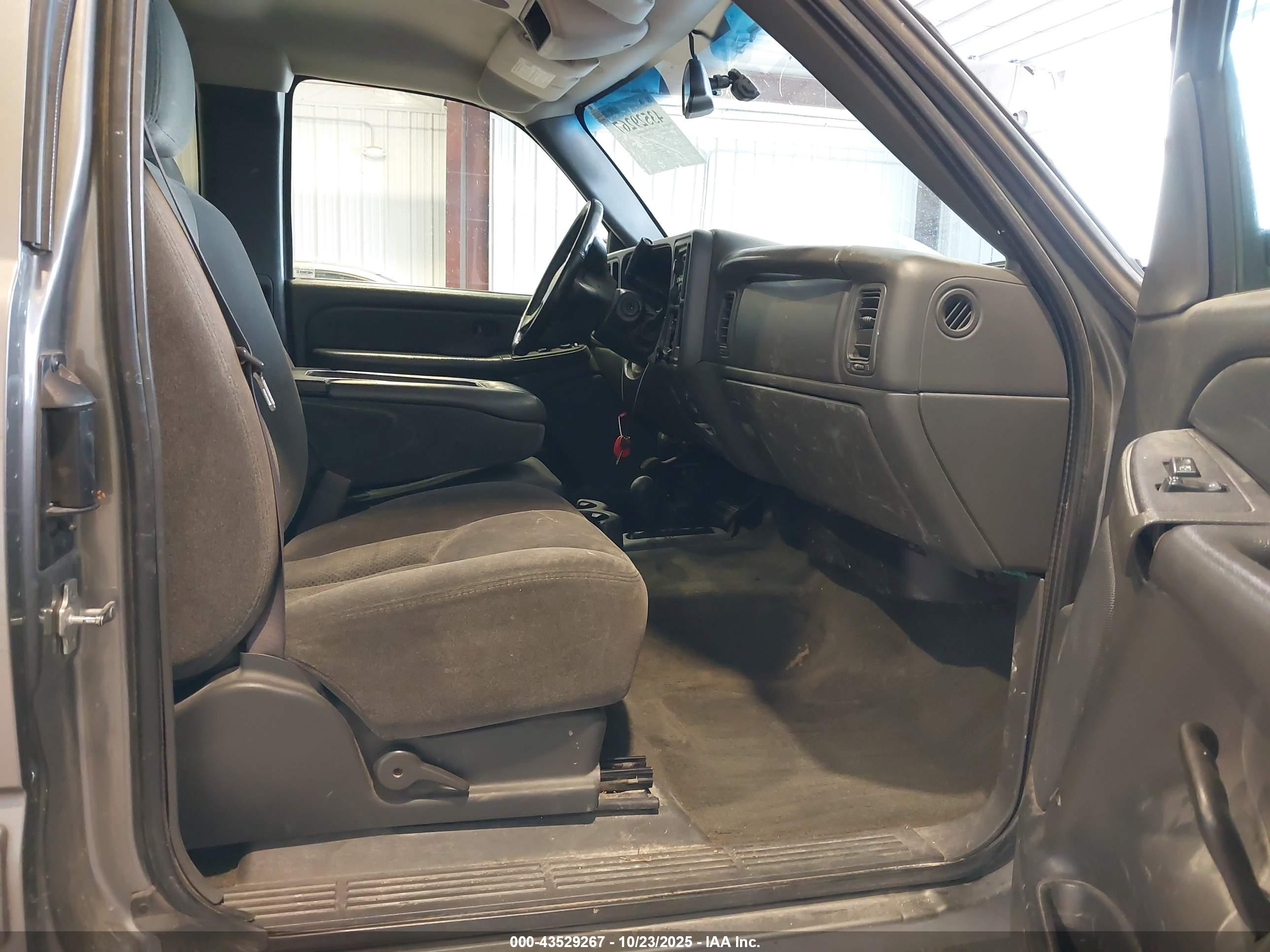 CHEVROLET SILVERADO image 5