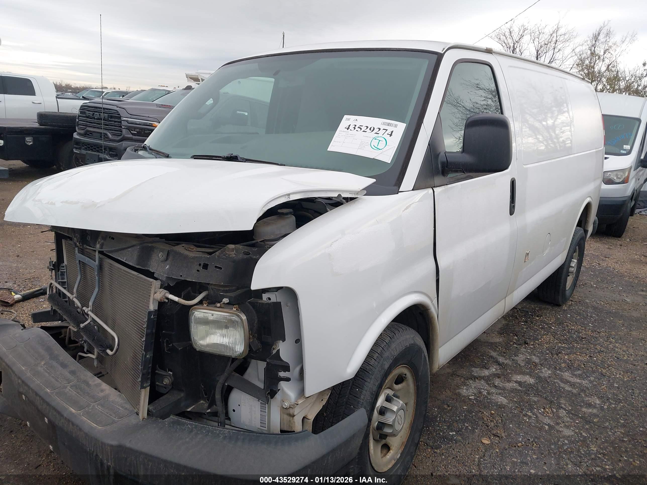 CHEVROLET EXPRESS image 2