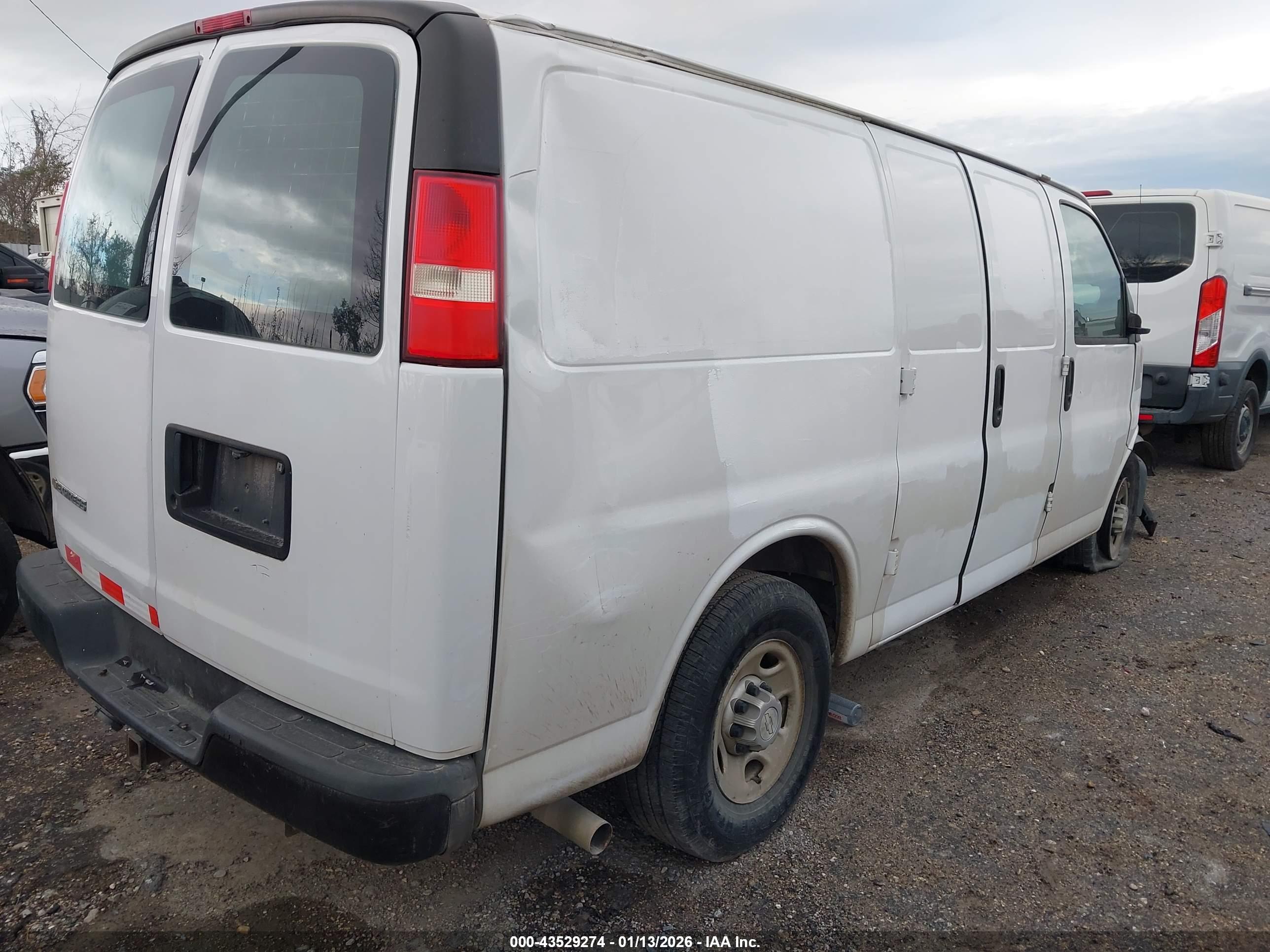 CHEVROLET EXPRESS image 4