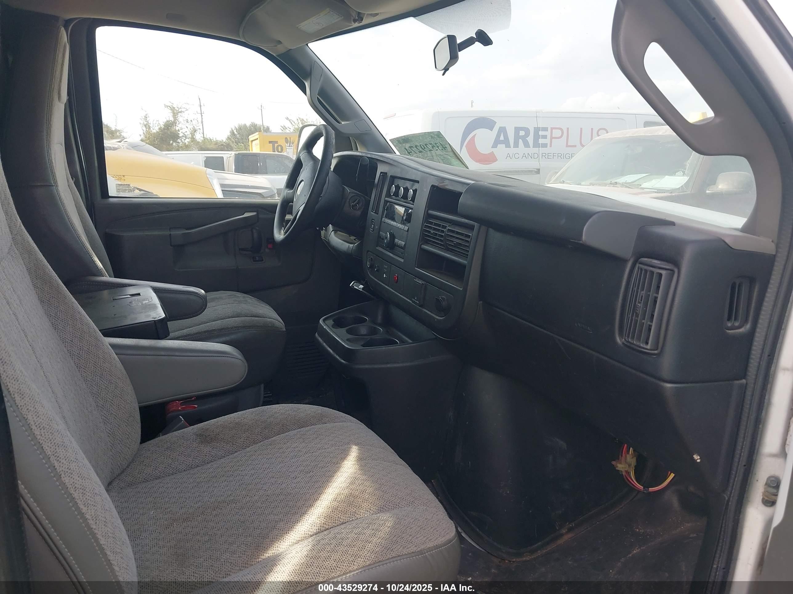CHEVROLET EXPRESS image 5