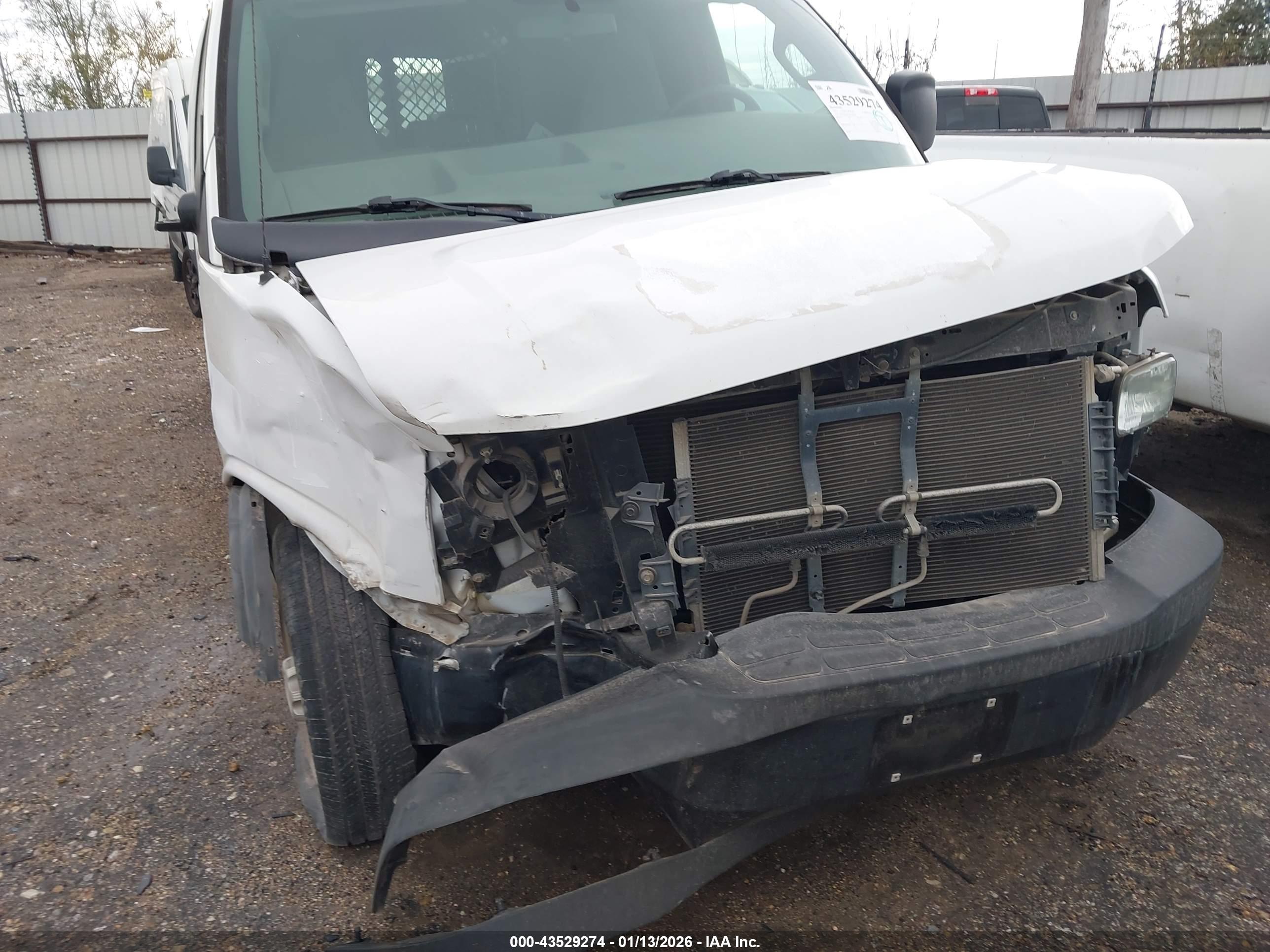 CHEVROLET EXPRESS image 6