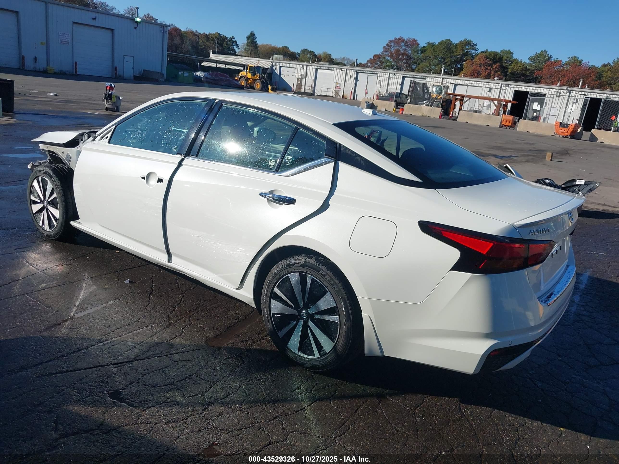 NISSAN ALTIMA image 3