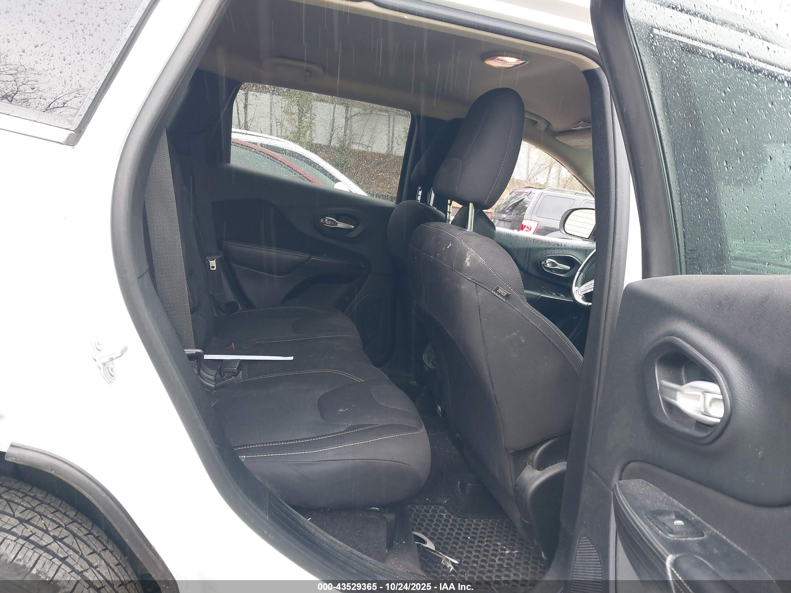 JEEP CHEROKEE image 8