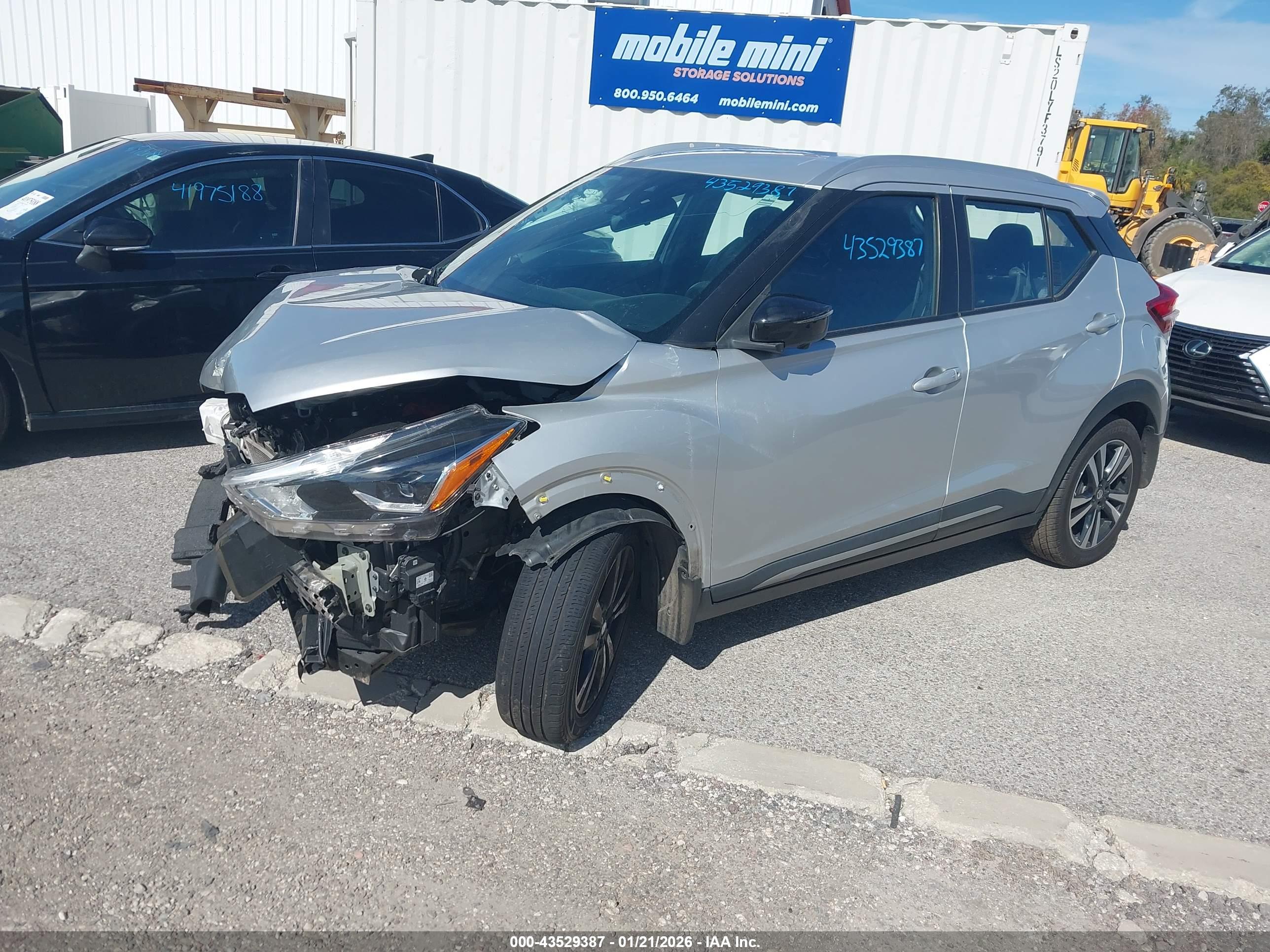 NISSAN KICKS image 2