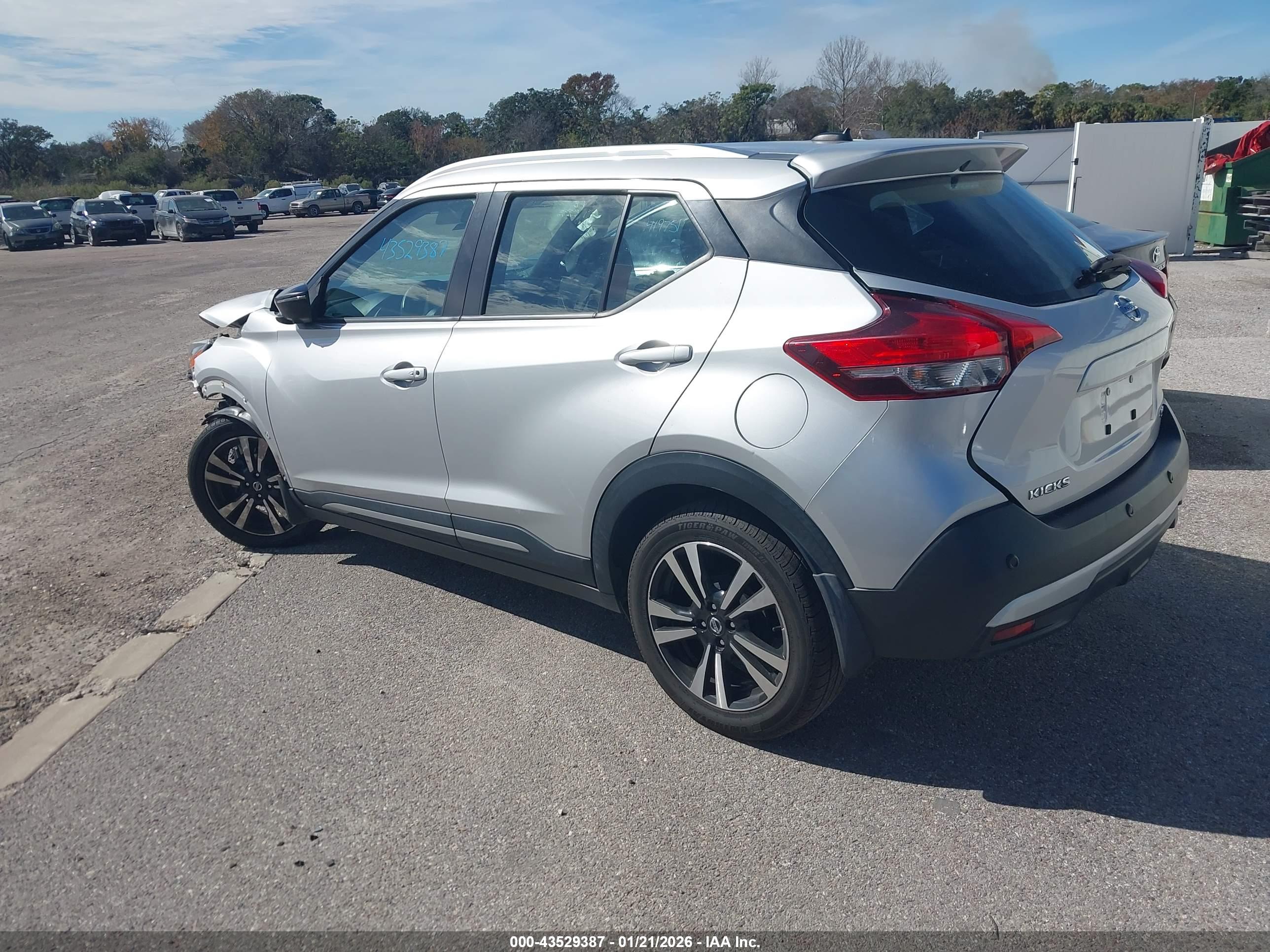 NISSAN KICKS image 3