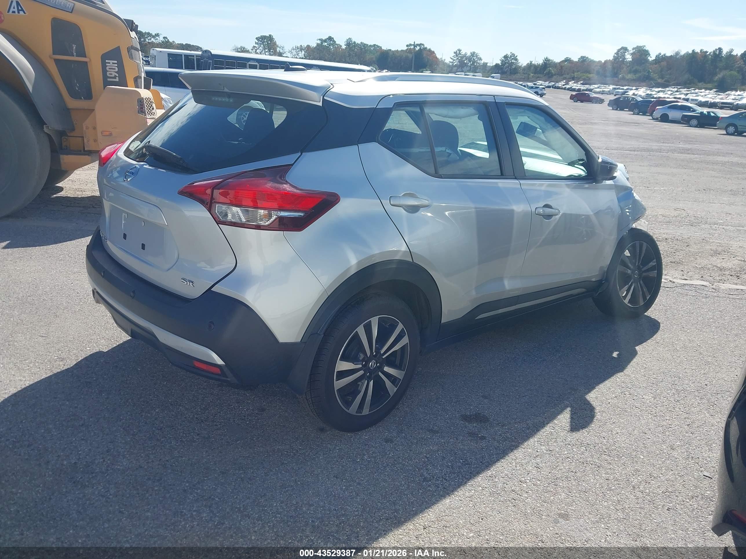 NISSAN KICKS image 4