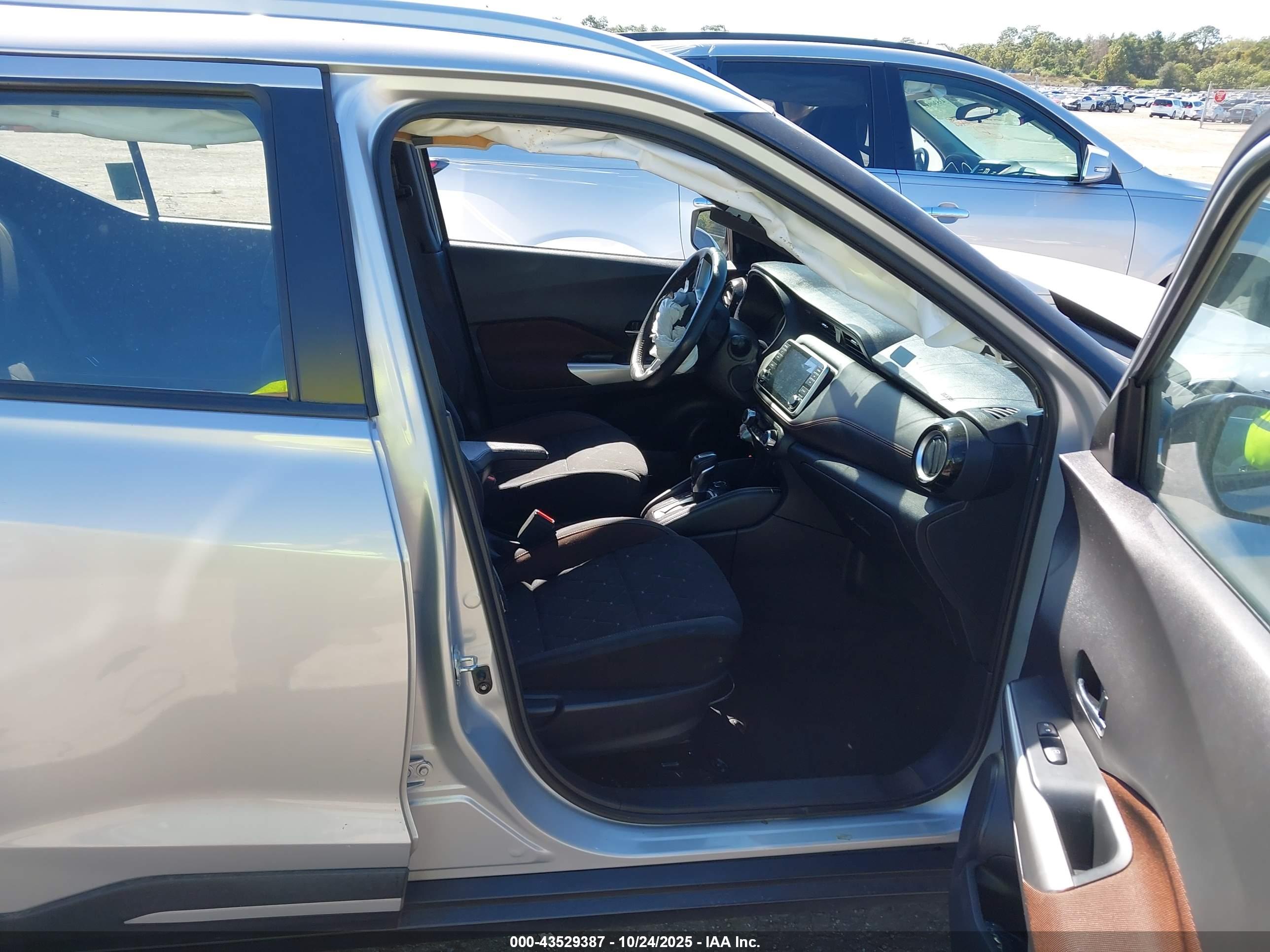 NISSAN KICKS image 5