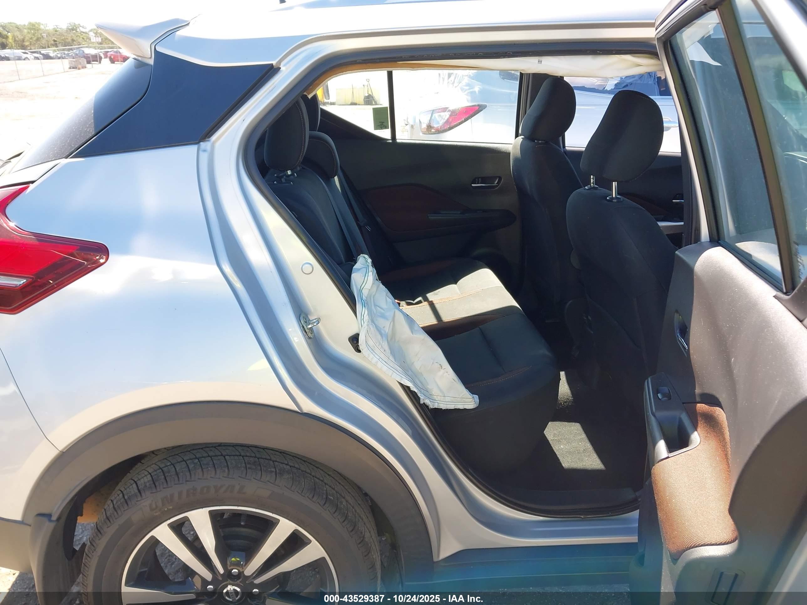 NISSAN KICKS image 8