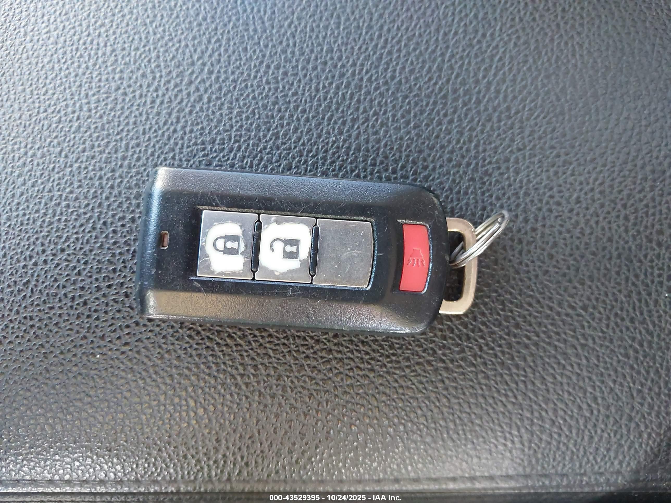 MITSUBISHI OUTLANDER image 11
