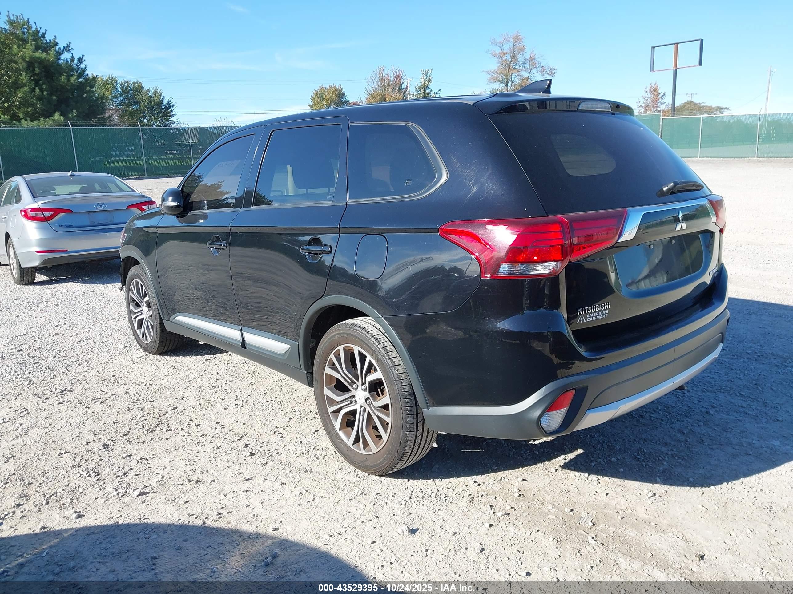 MITSUBISHI OUTLANDER image 3