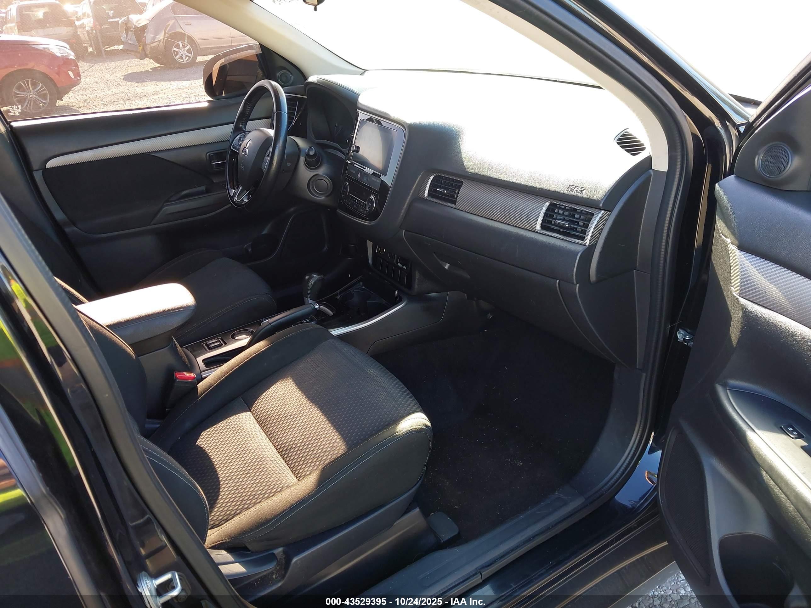 MITSUBISHI OUTLANDER image 5