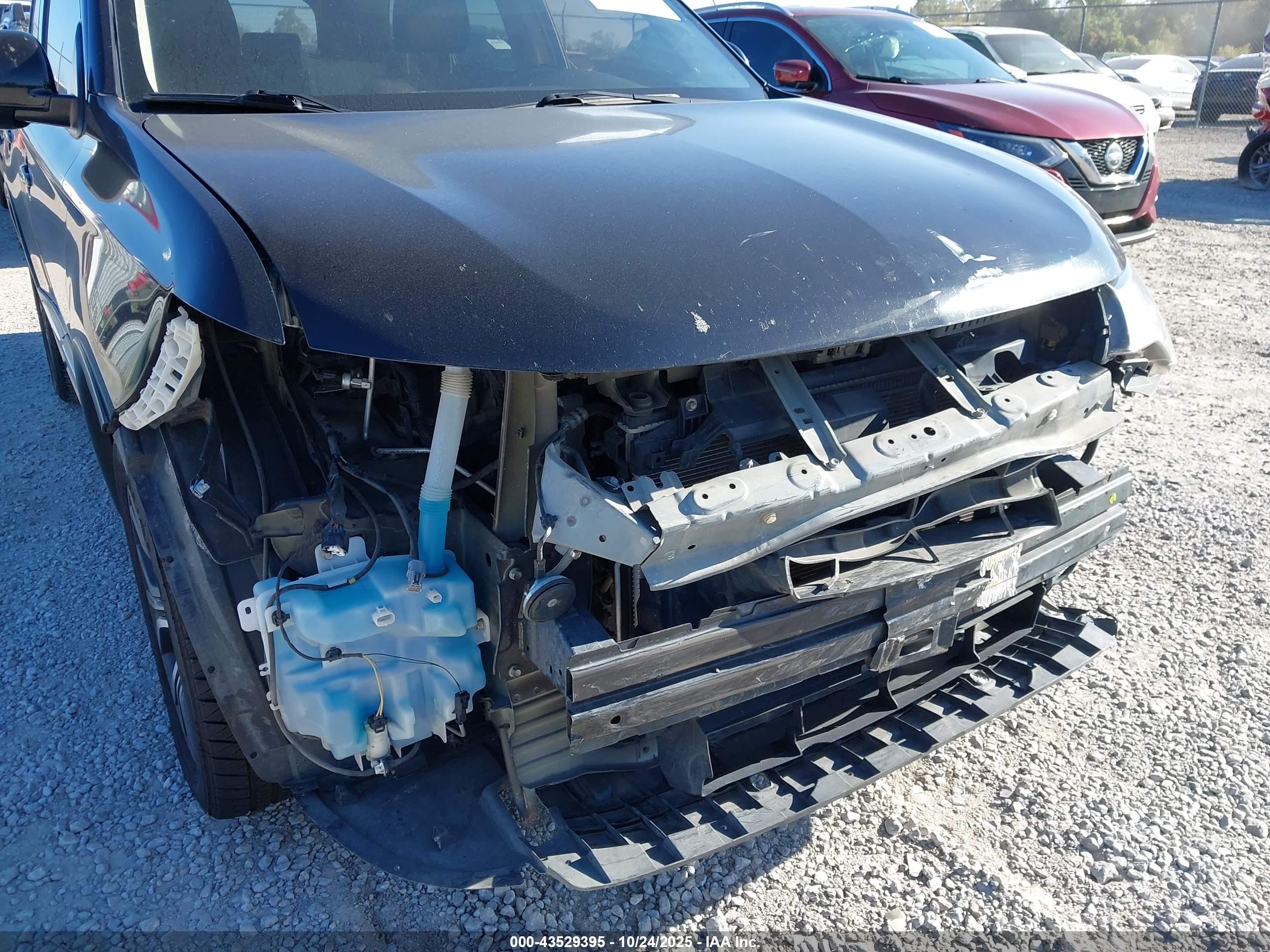 MITSUBISHI OUTLANDER image 6