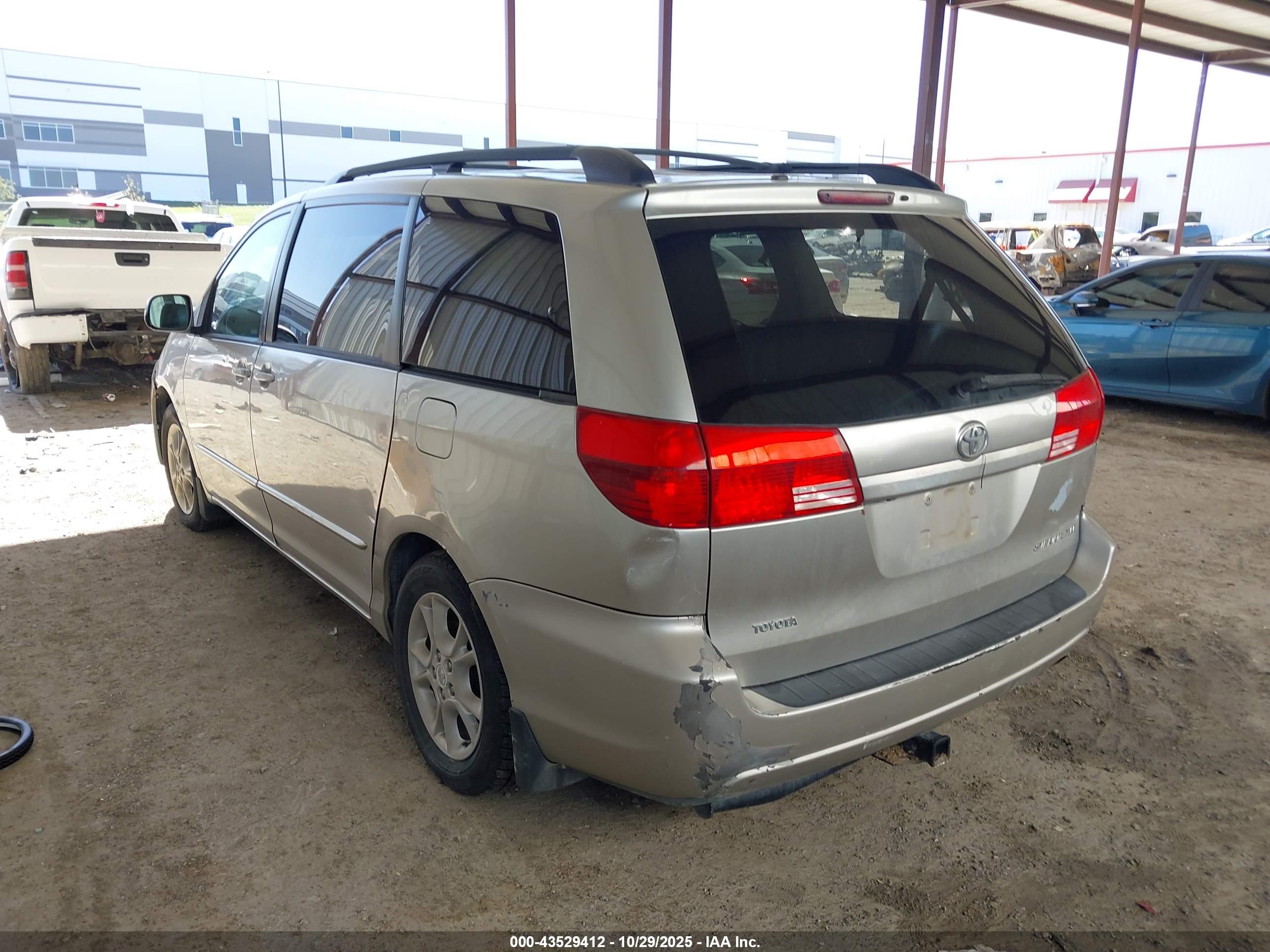 TOYOTA SIENNA image 3