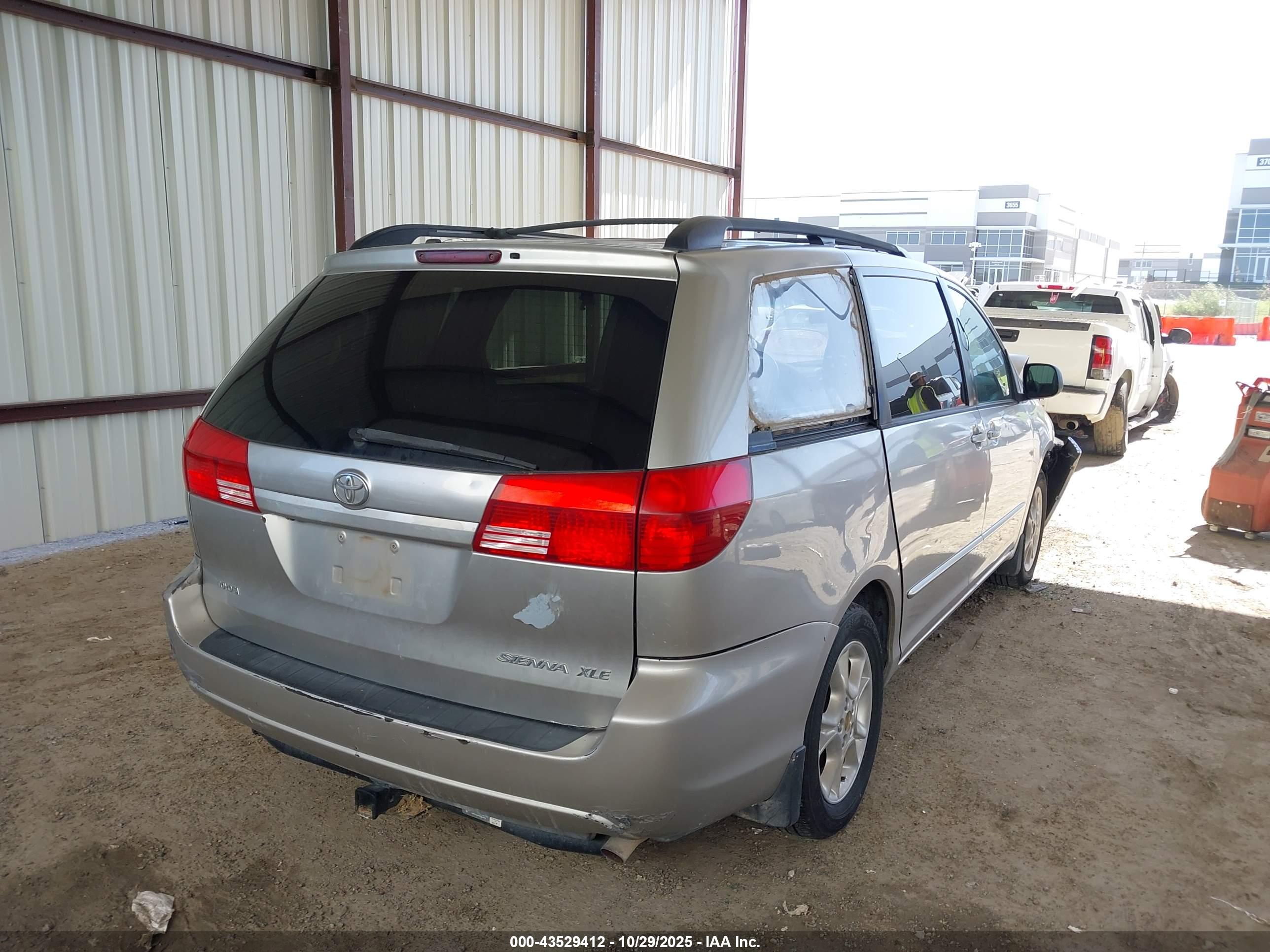 TOYOTA SIENNA image 4