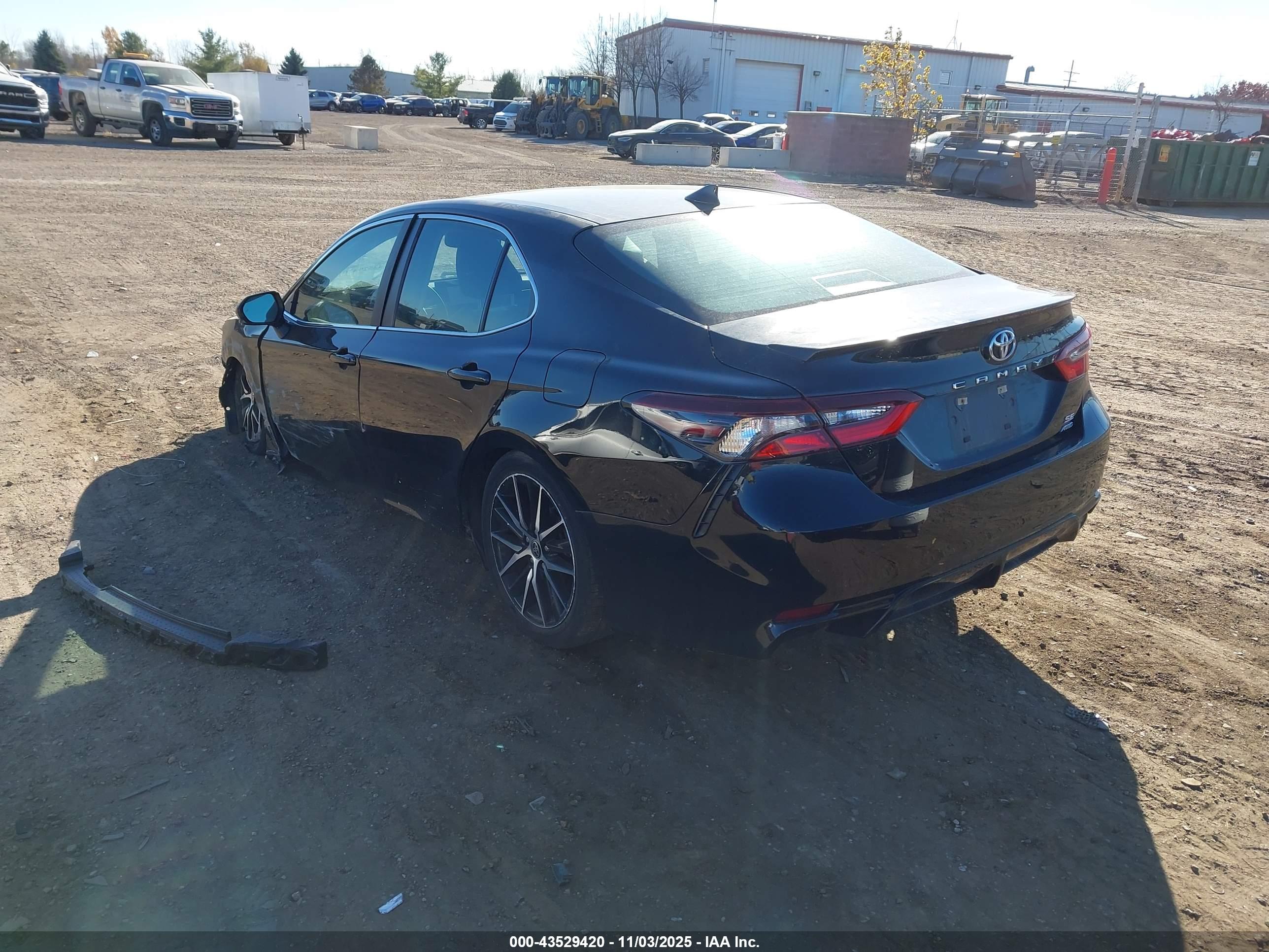 TOYOTA CAMRY image 3