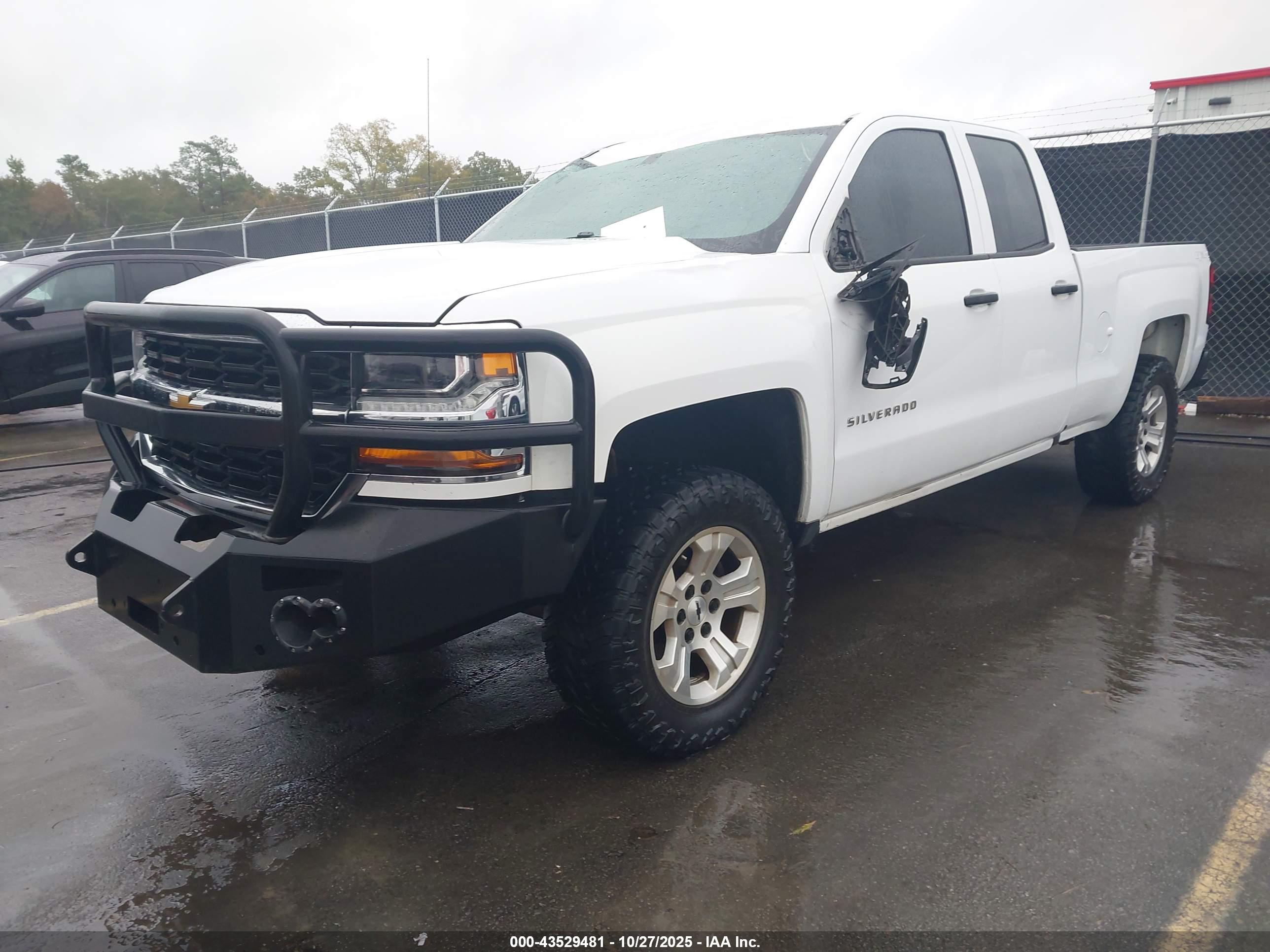 CHEVROLET SILVERADO image 2