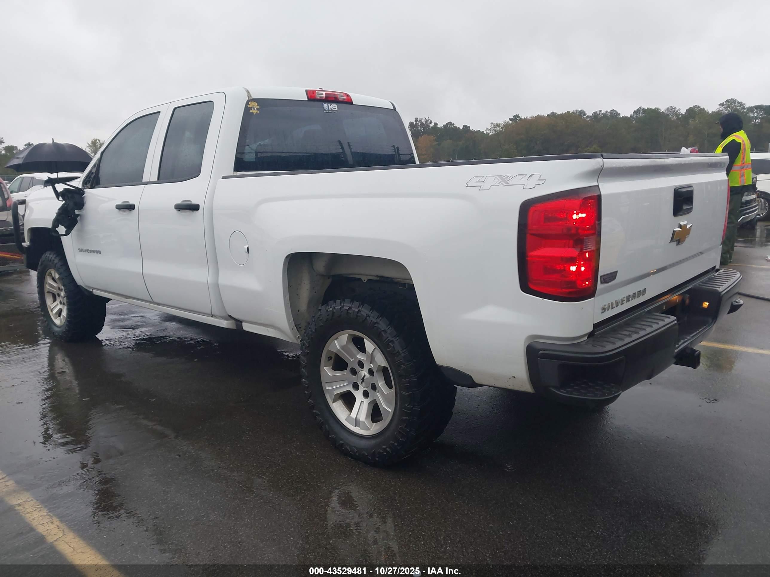 CHEVROLET SILVERADO image 3