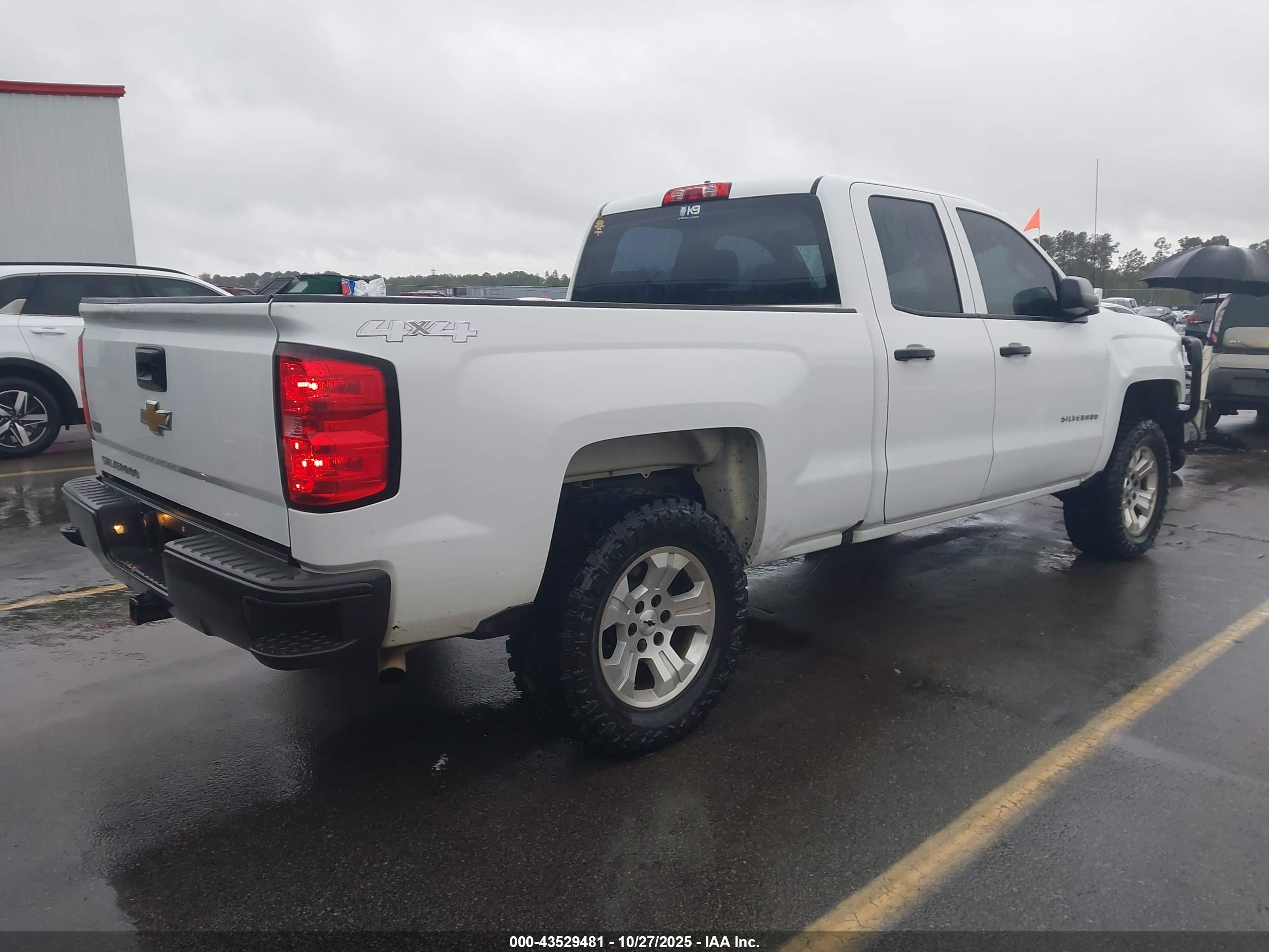 CHEVROLET SILVERADO image 4