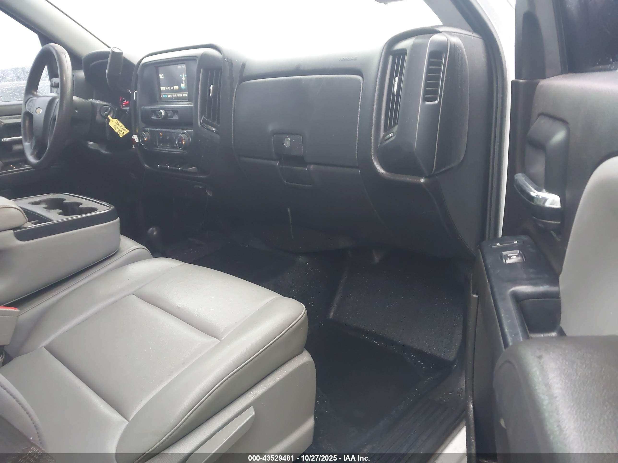 CHEVROLET SILVERADO image 5