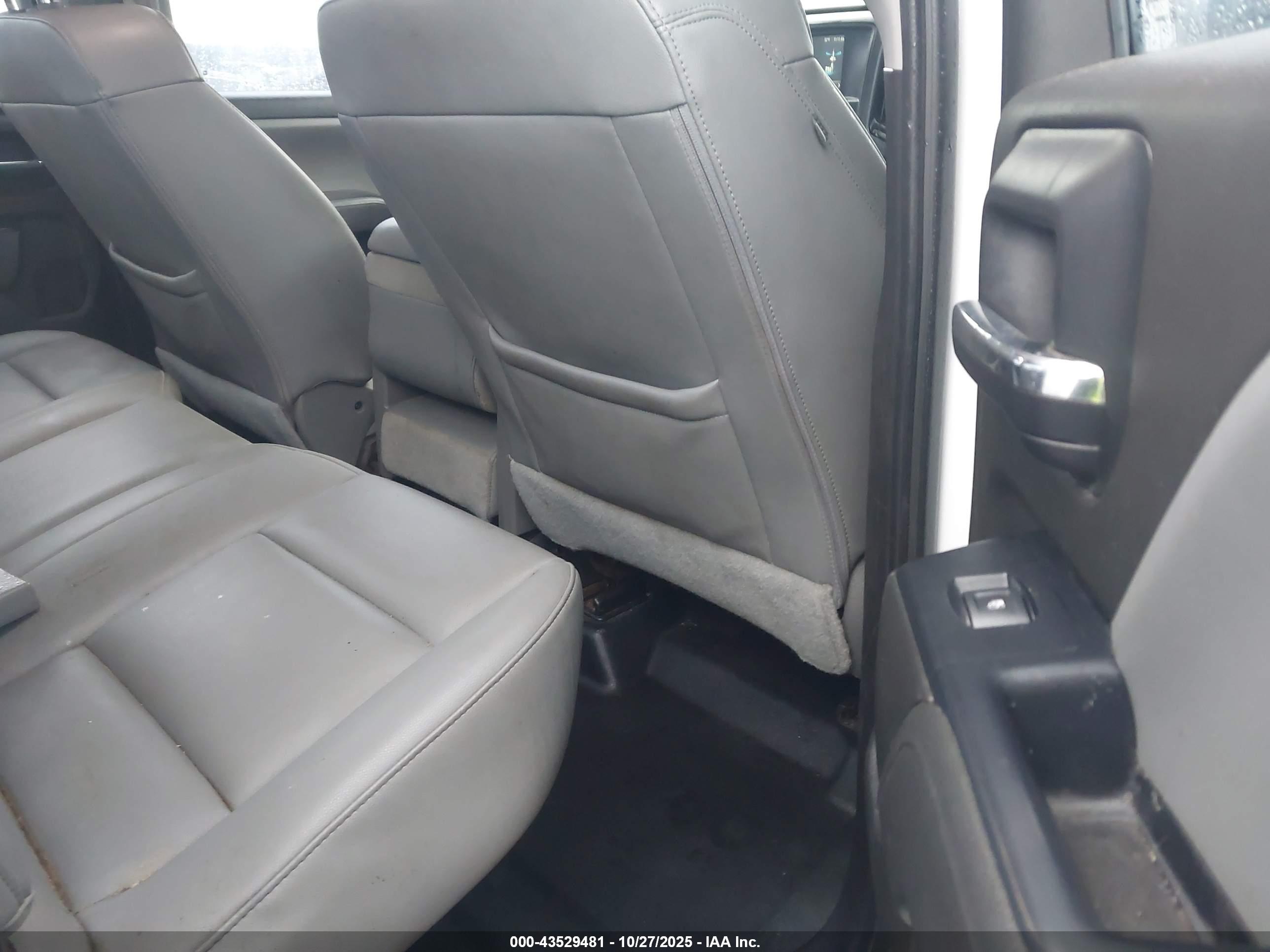 CHEVROLET SILVERADO image 8