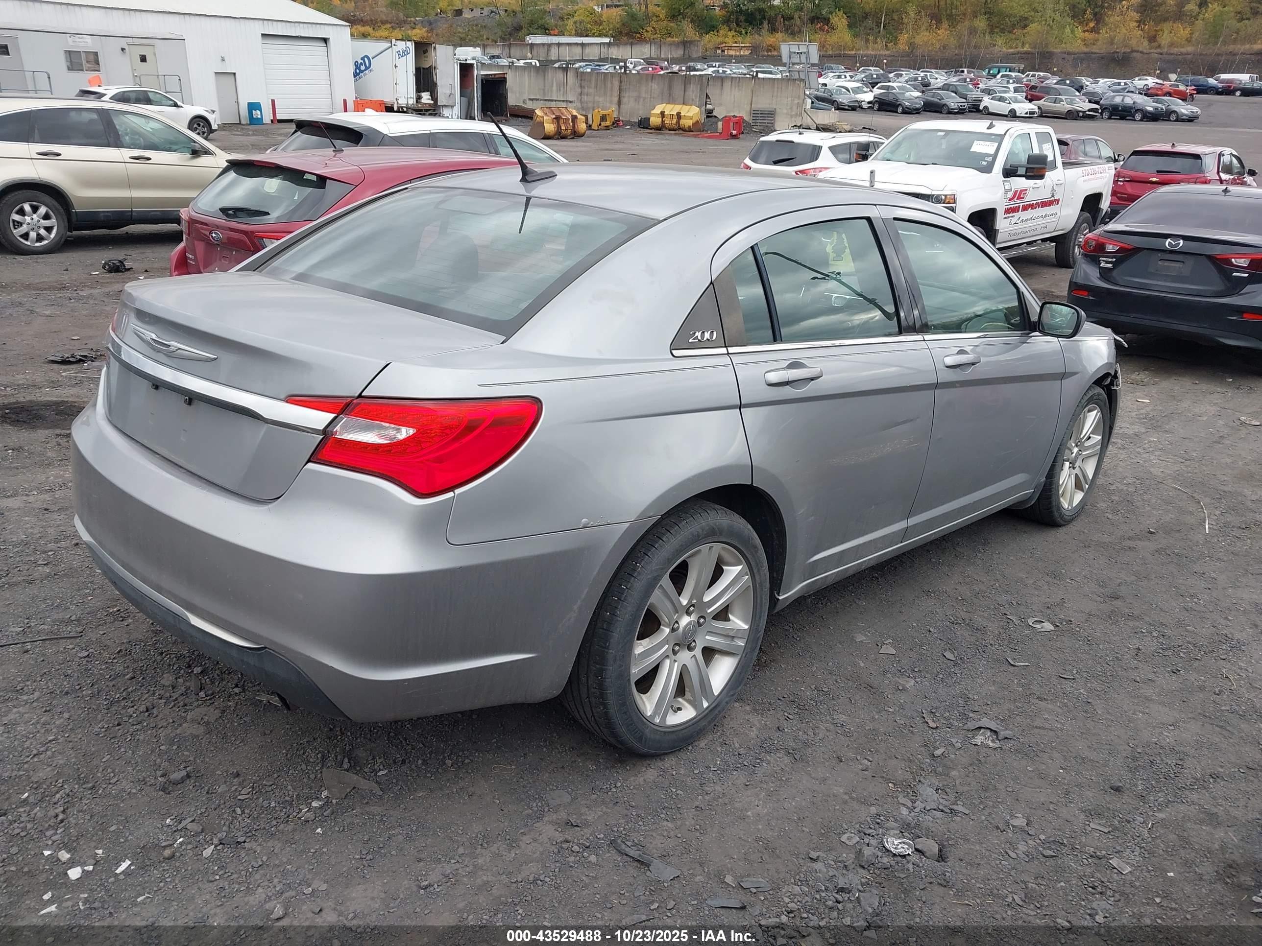 CHRYSLER 200 image 4