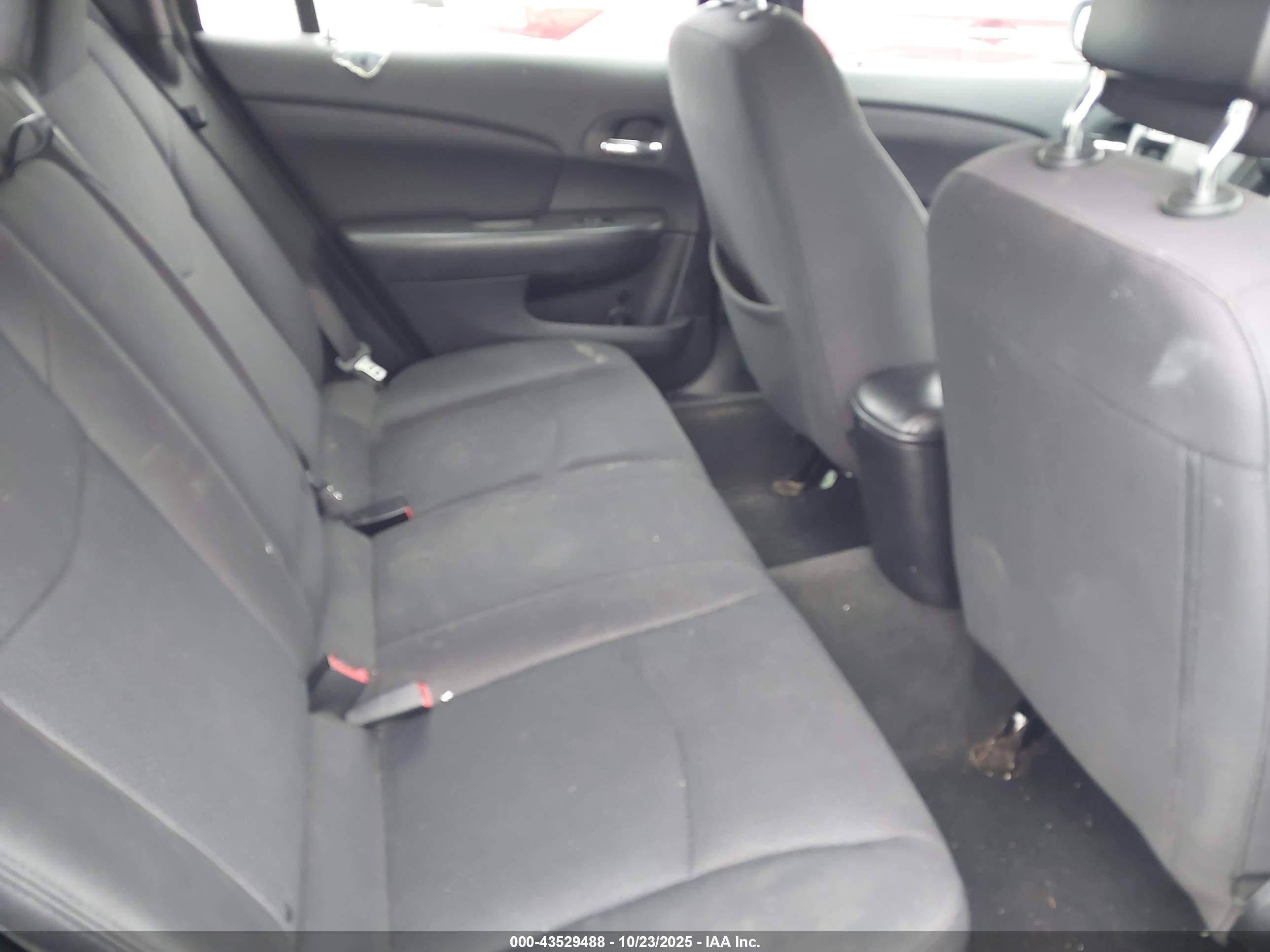 CHRYSLER 200 image 8