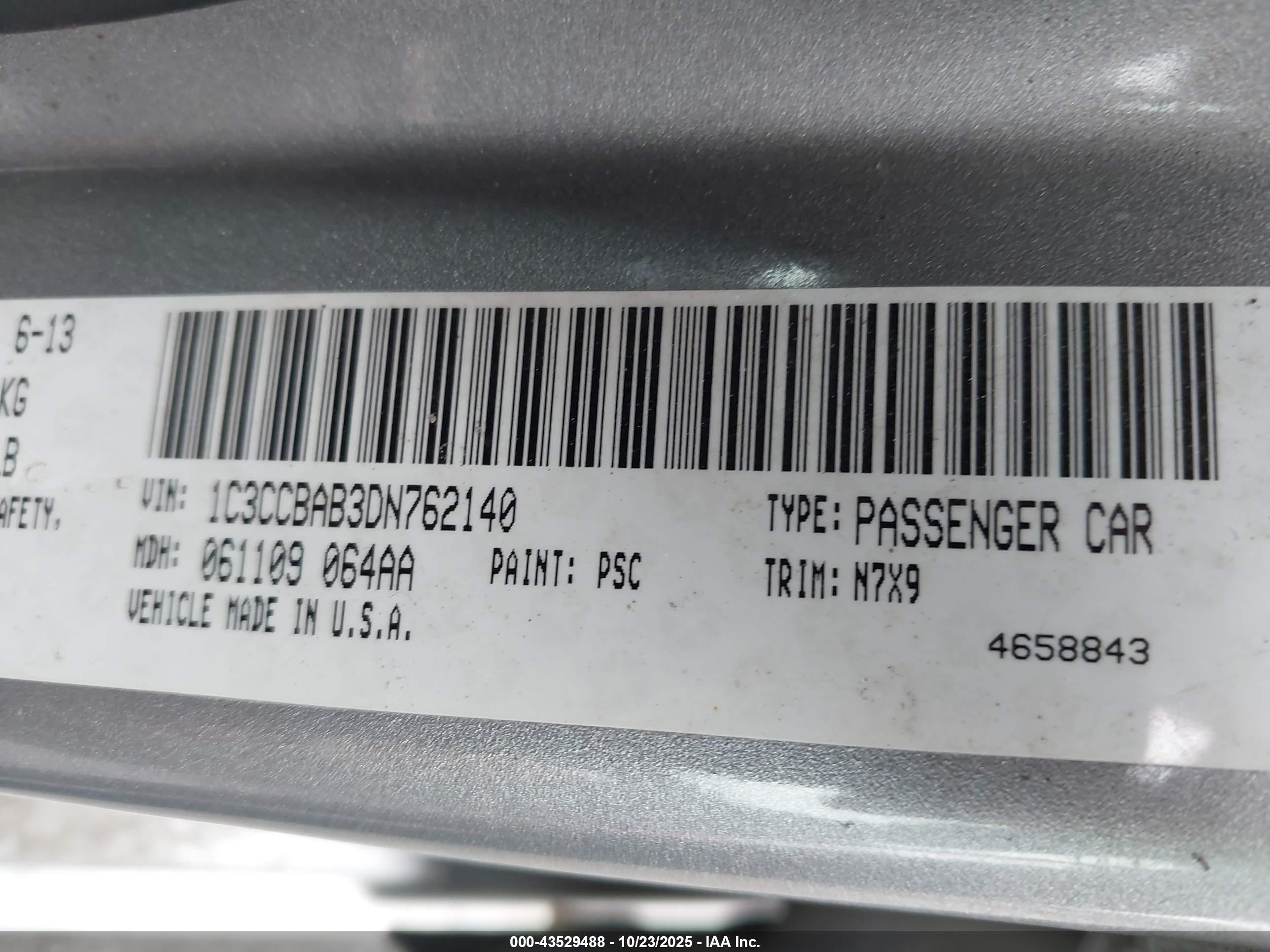 CHRYSLER 200 image 9