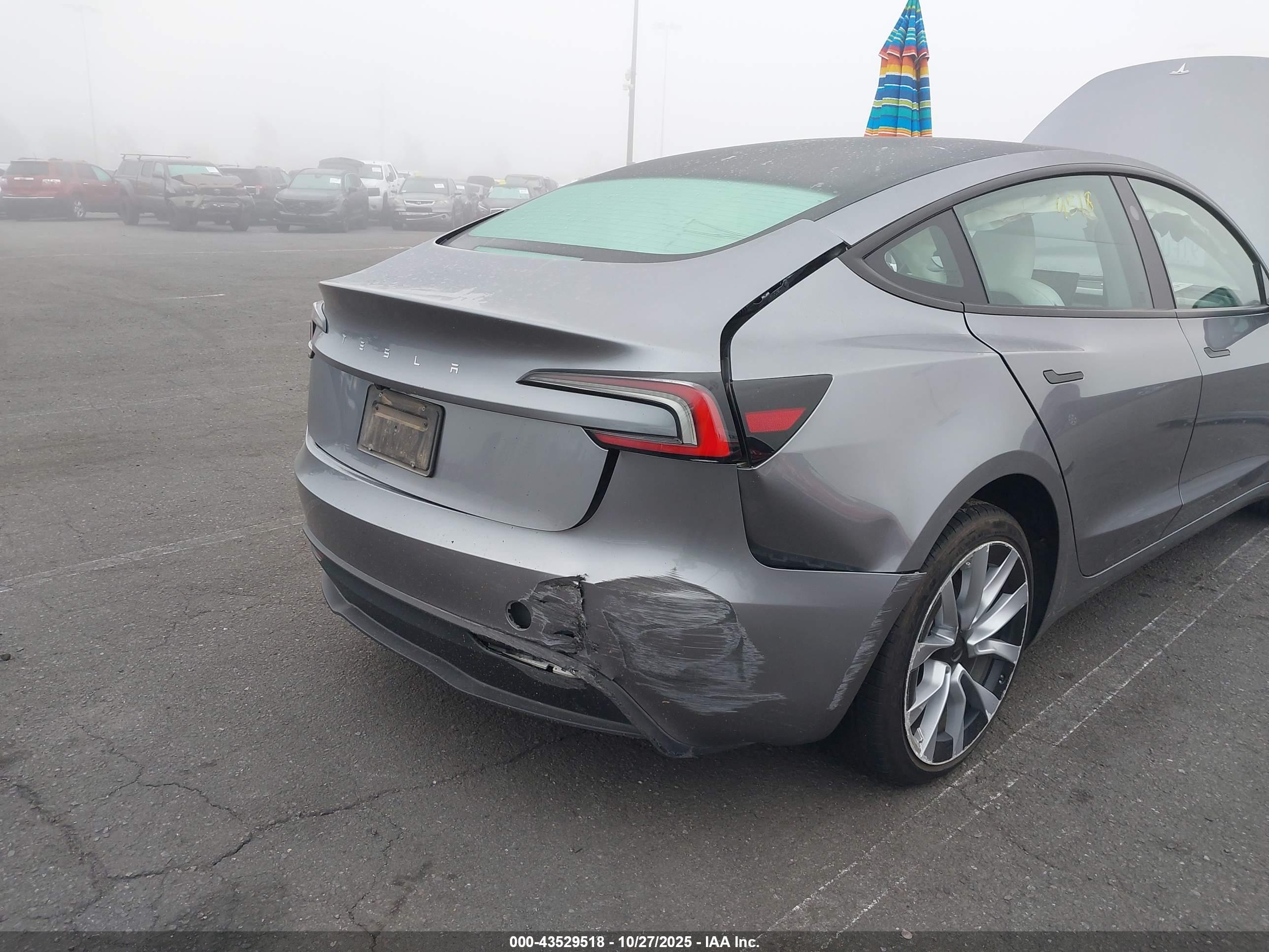 TESLA MODEL image 6