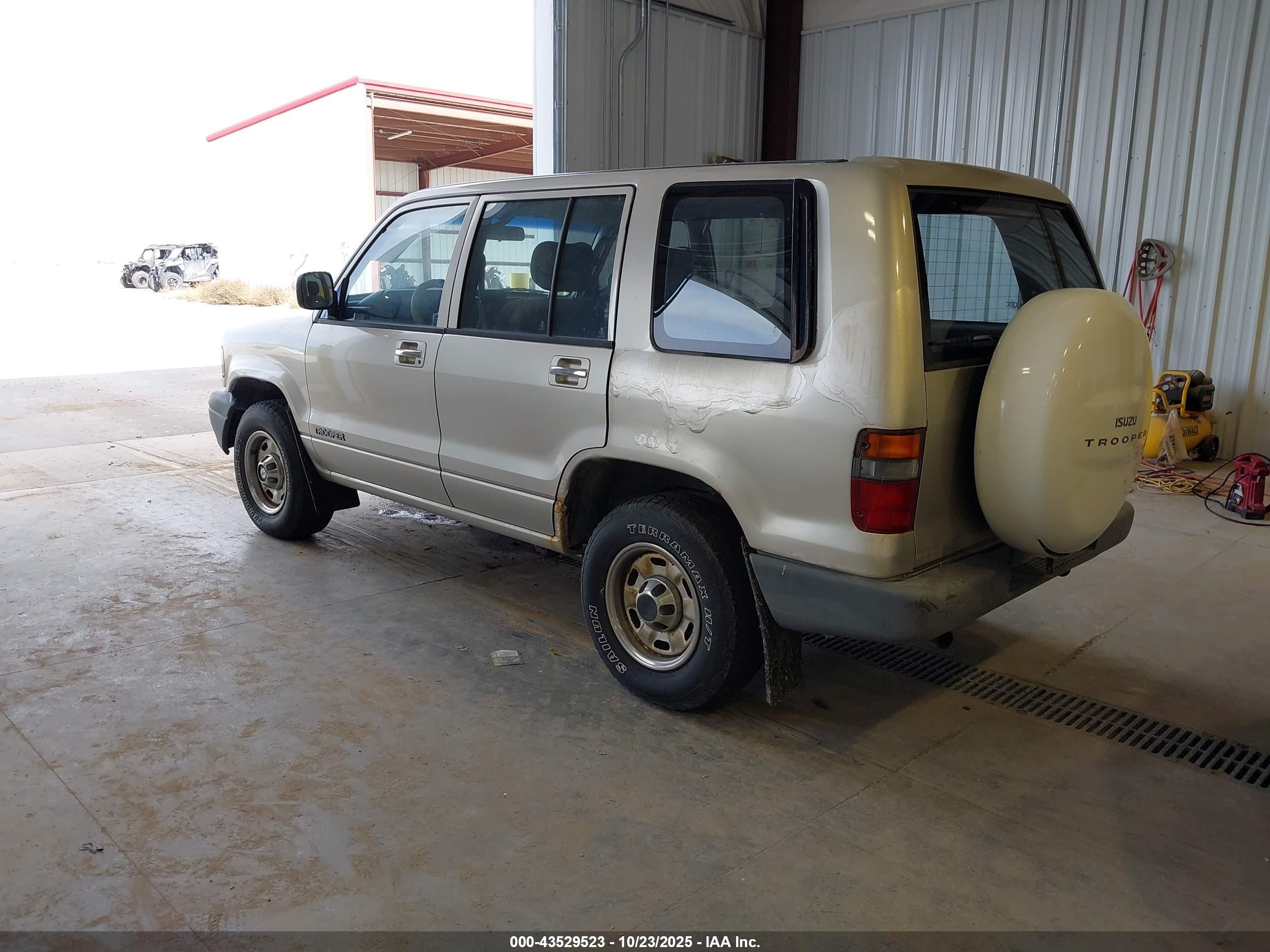 ISUZU TROOPER image 3