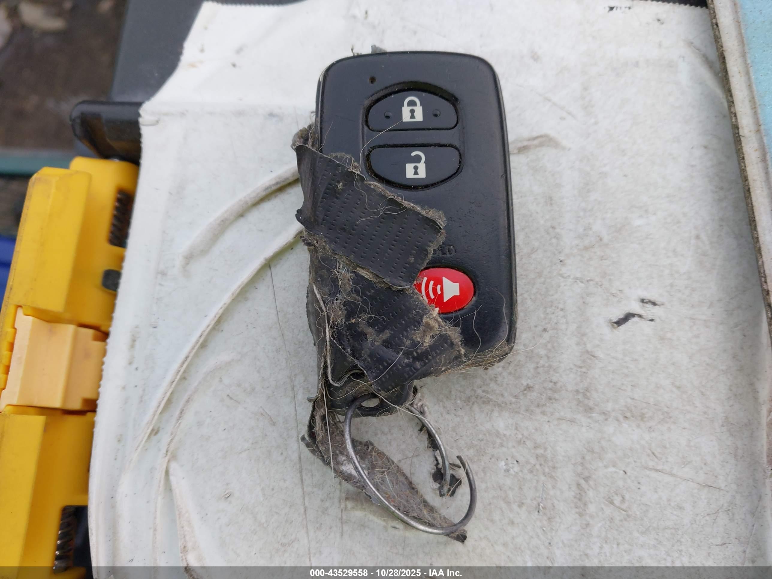 TOYOTA PRIUS image 11