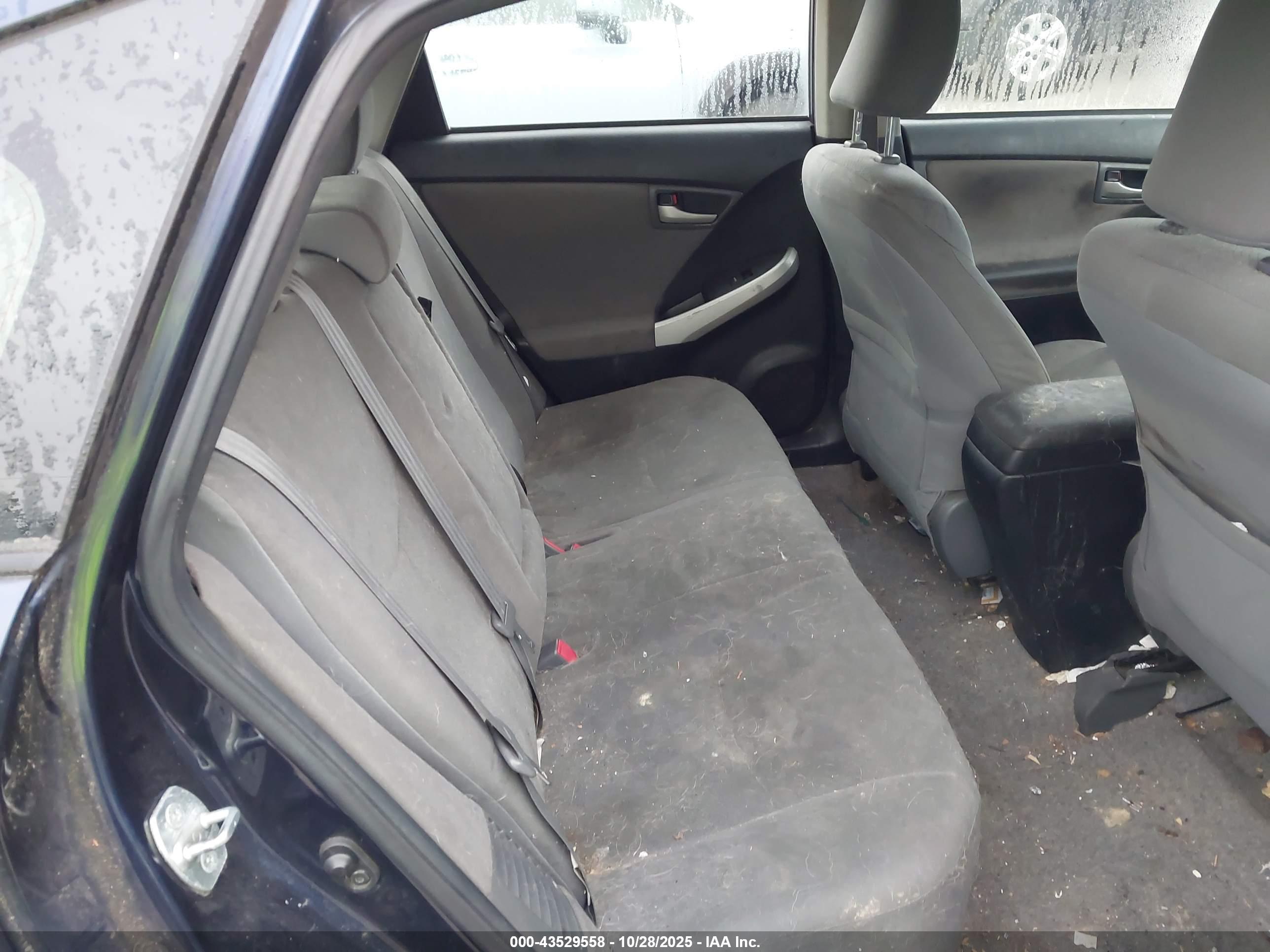 TOYOTA PRIUS image 8