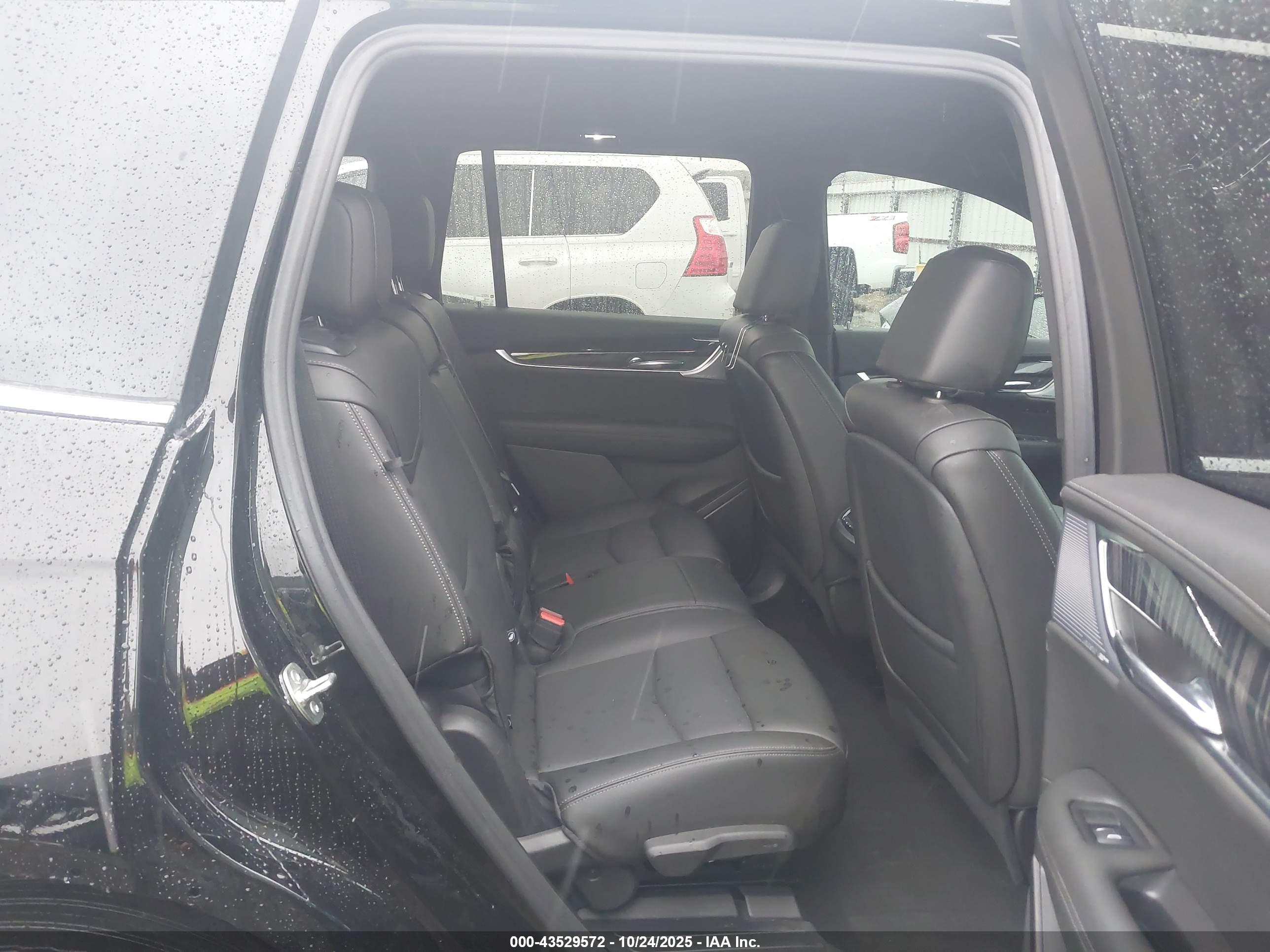 CADILLAC XT6 image 8