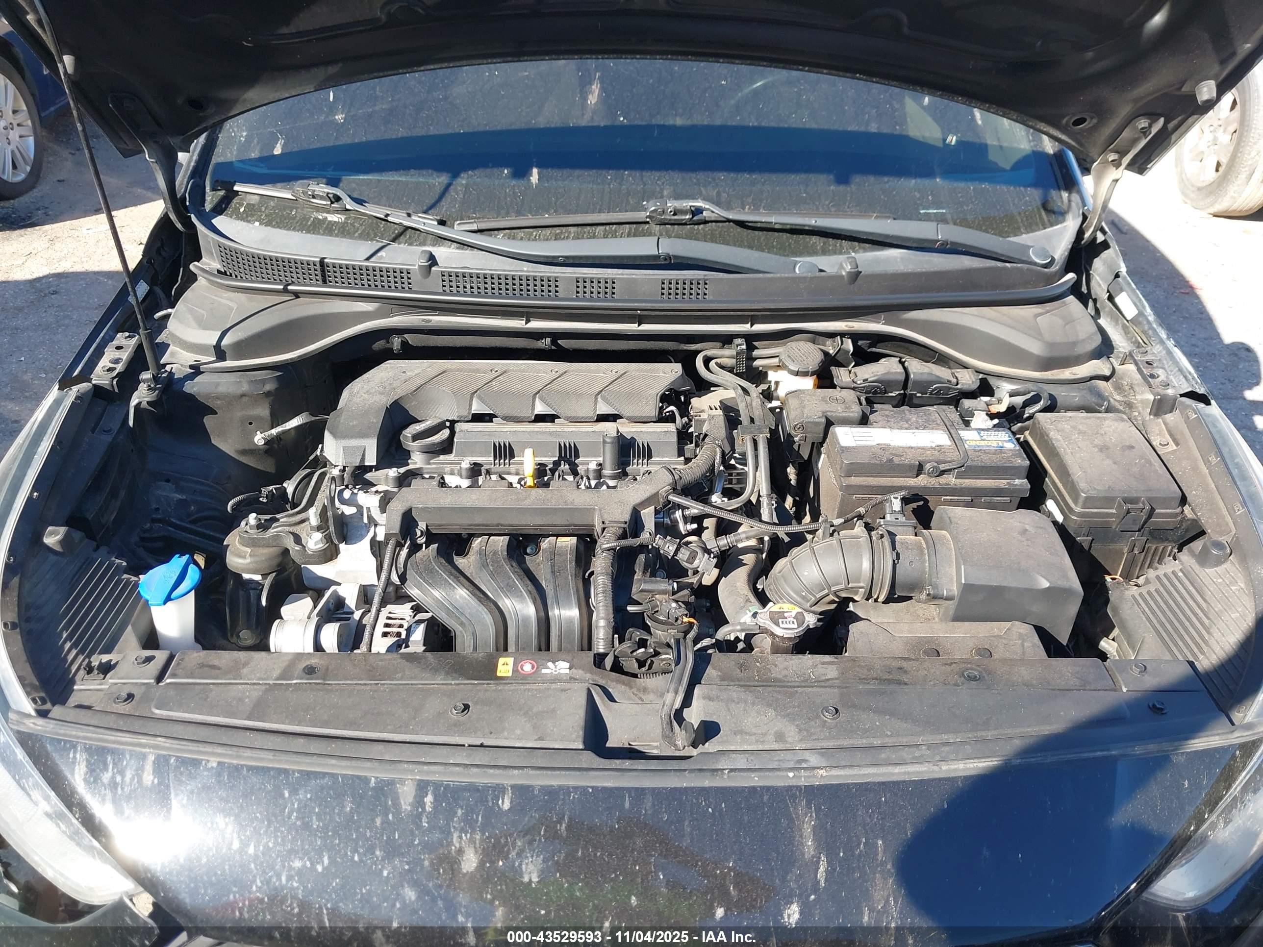 HYUNDAI ACCENT image 10
