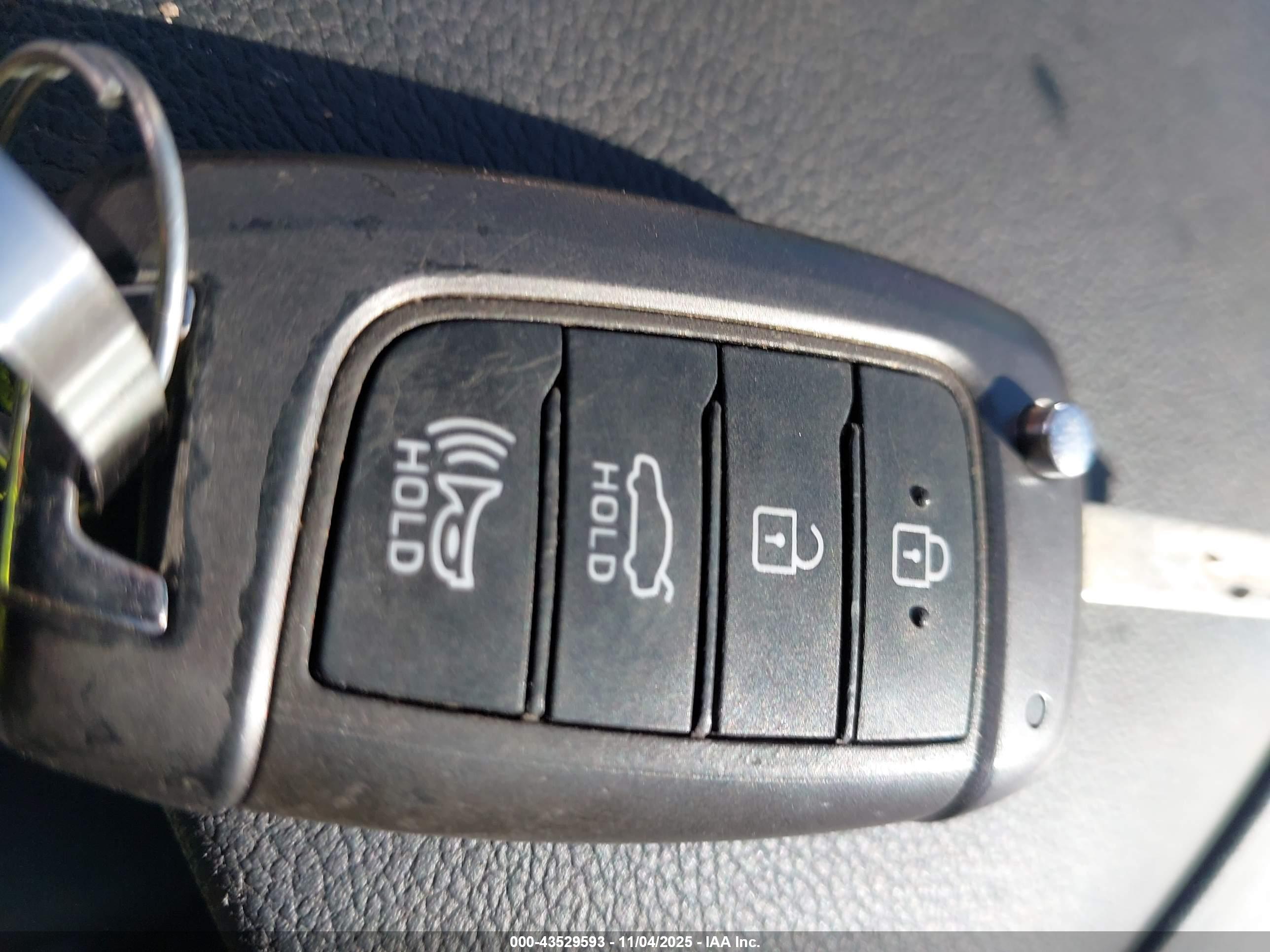 HYUNDAI ACCENT image 11