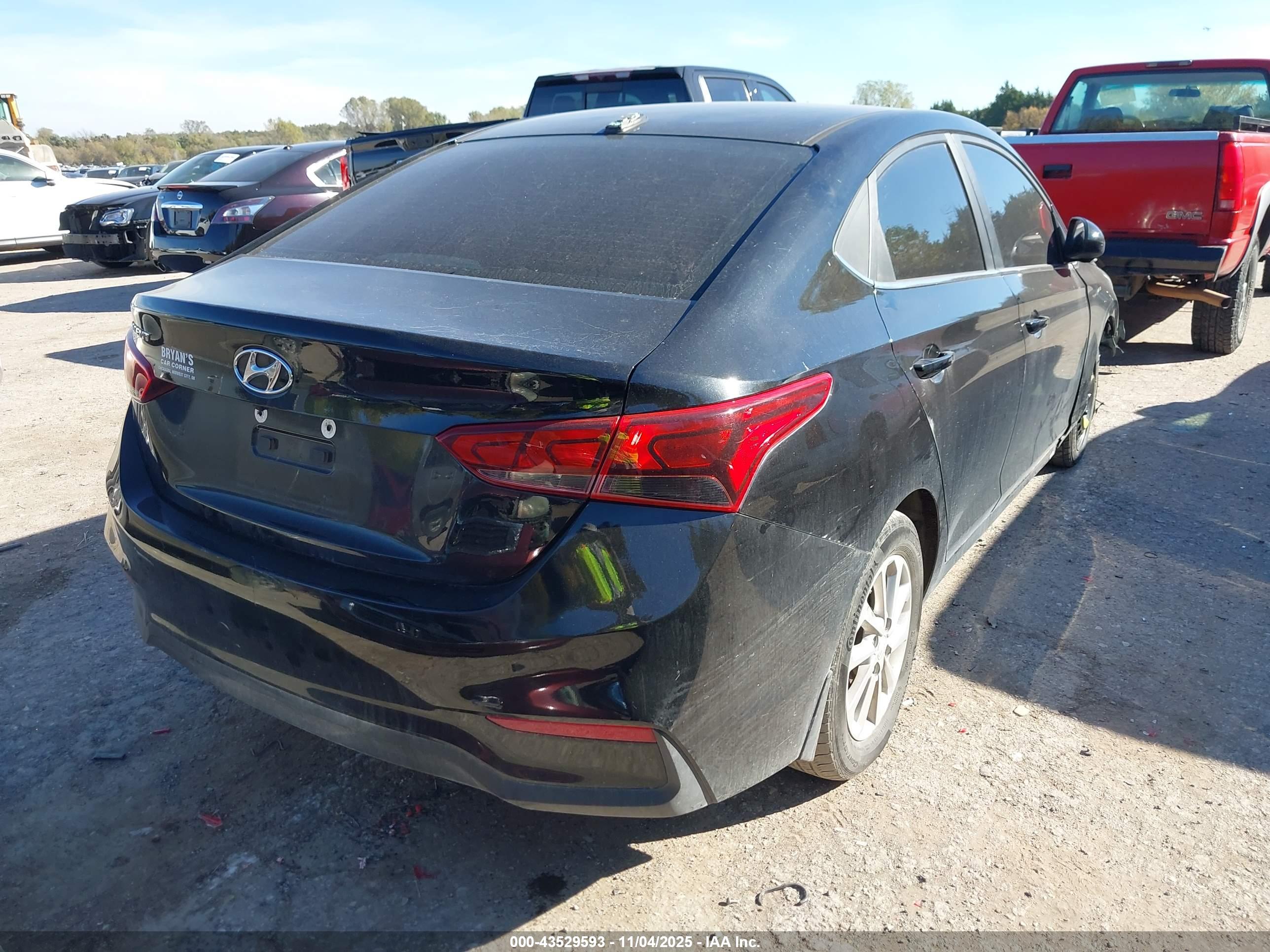 HYUNDAI ACCENT image 4