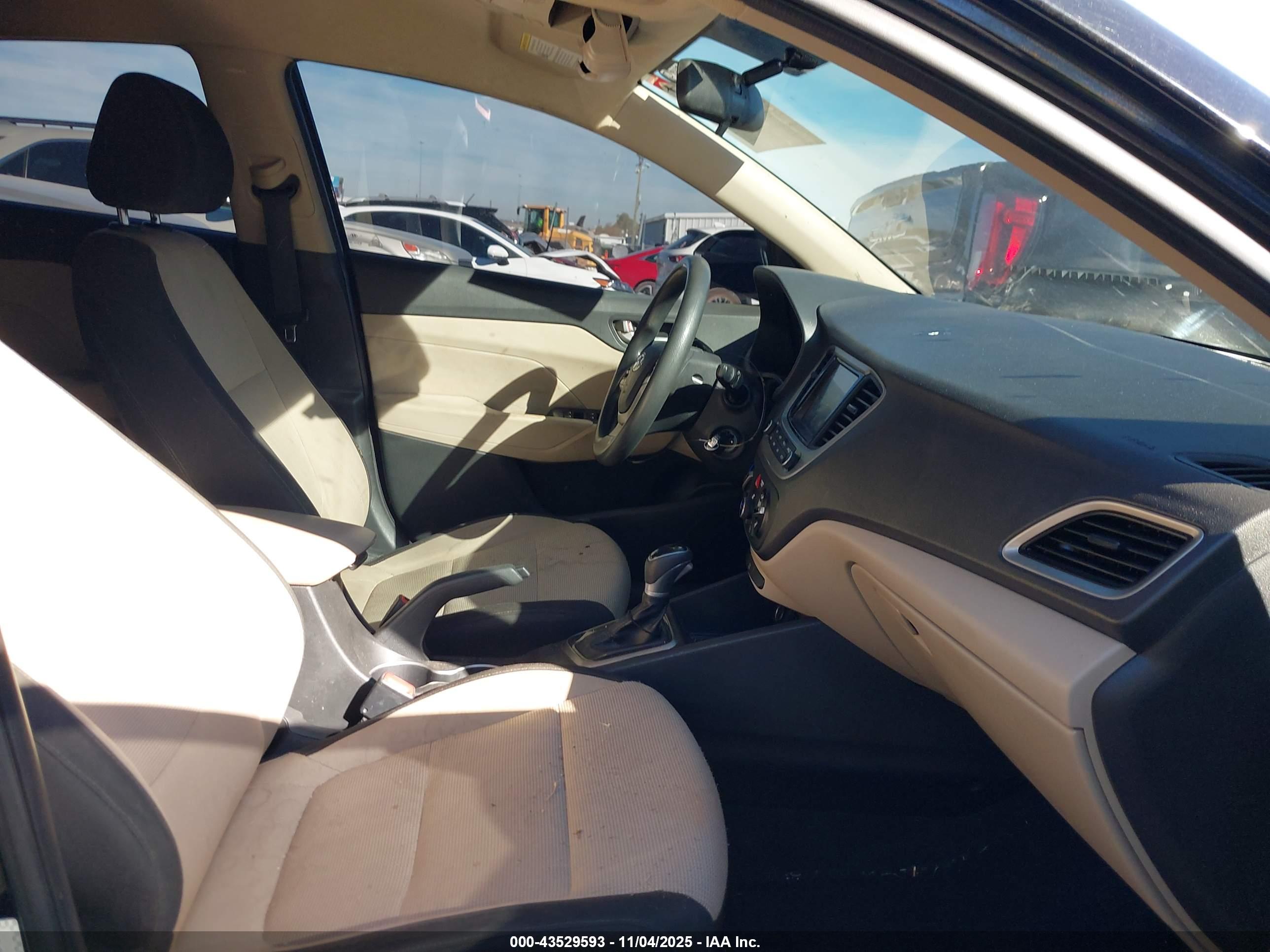 HYUNDAI ACCENT image 5