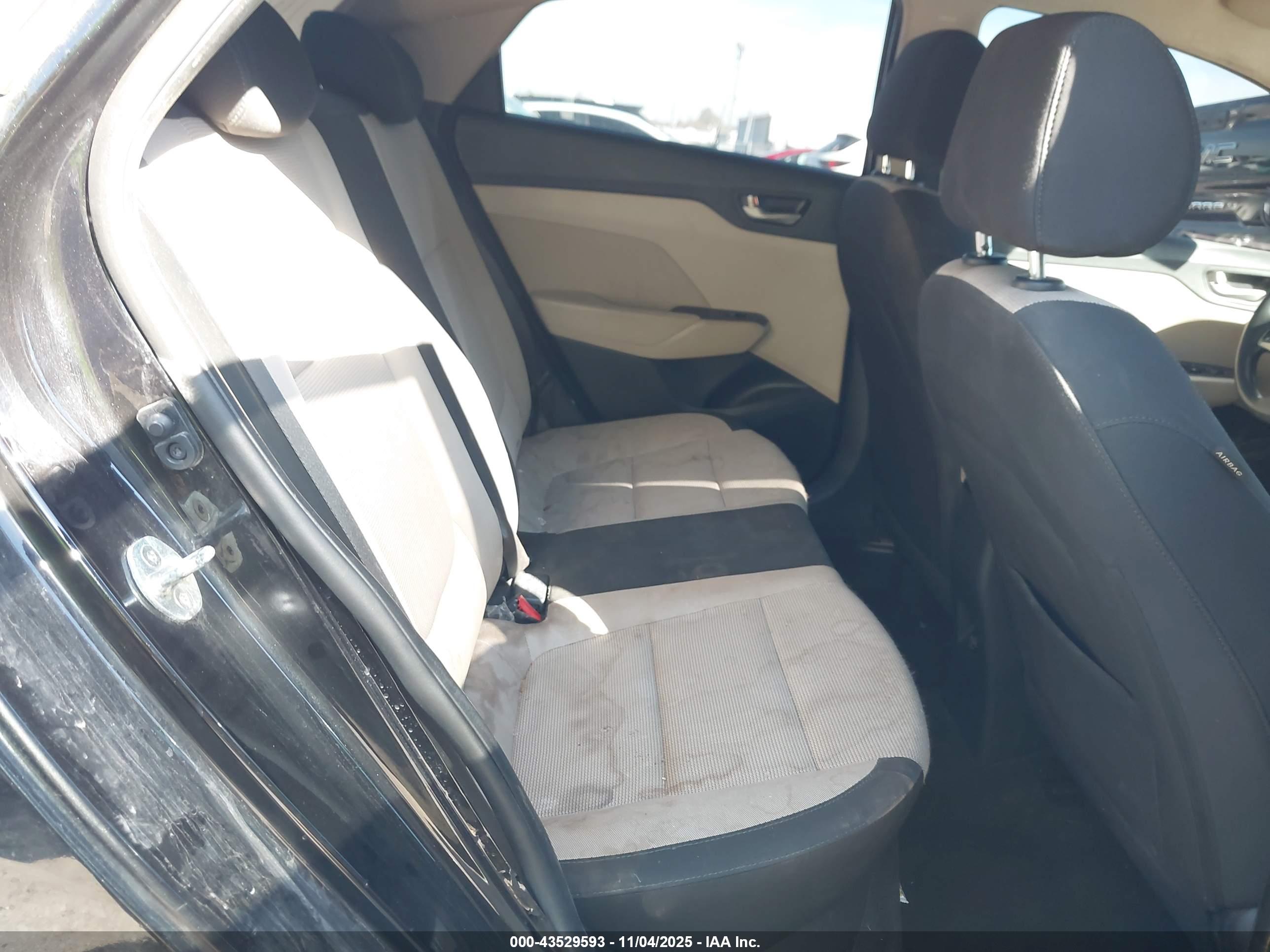 HYUNDAI ACCENT image 8