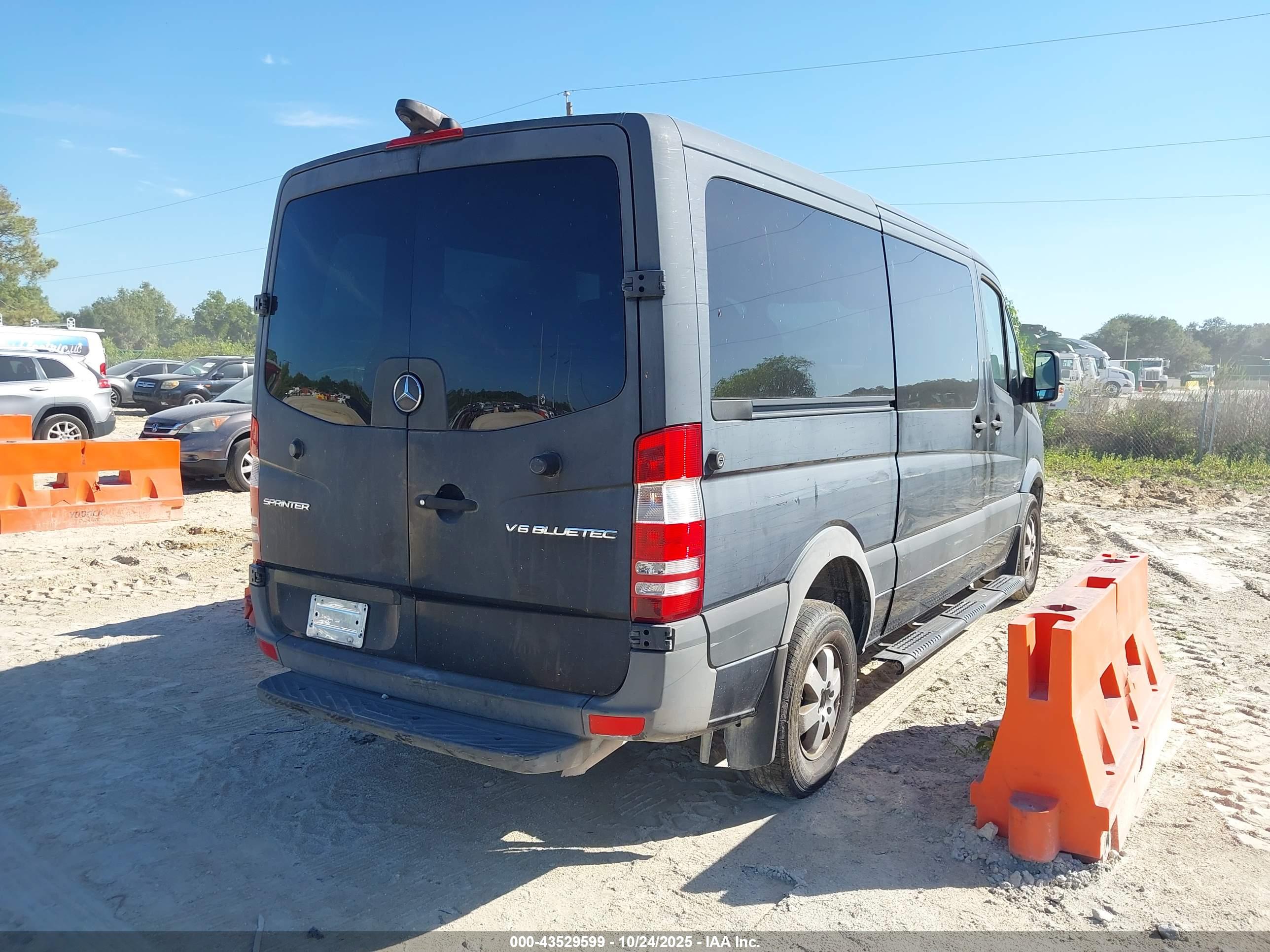 MERCEDES-BENZ SPRINTER image 4